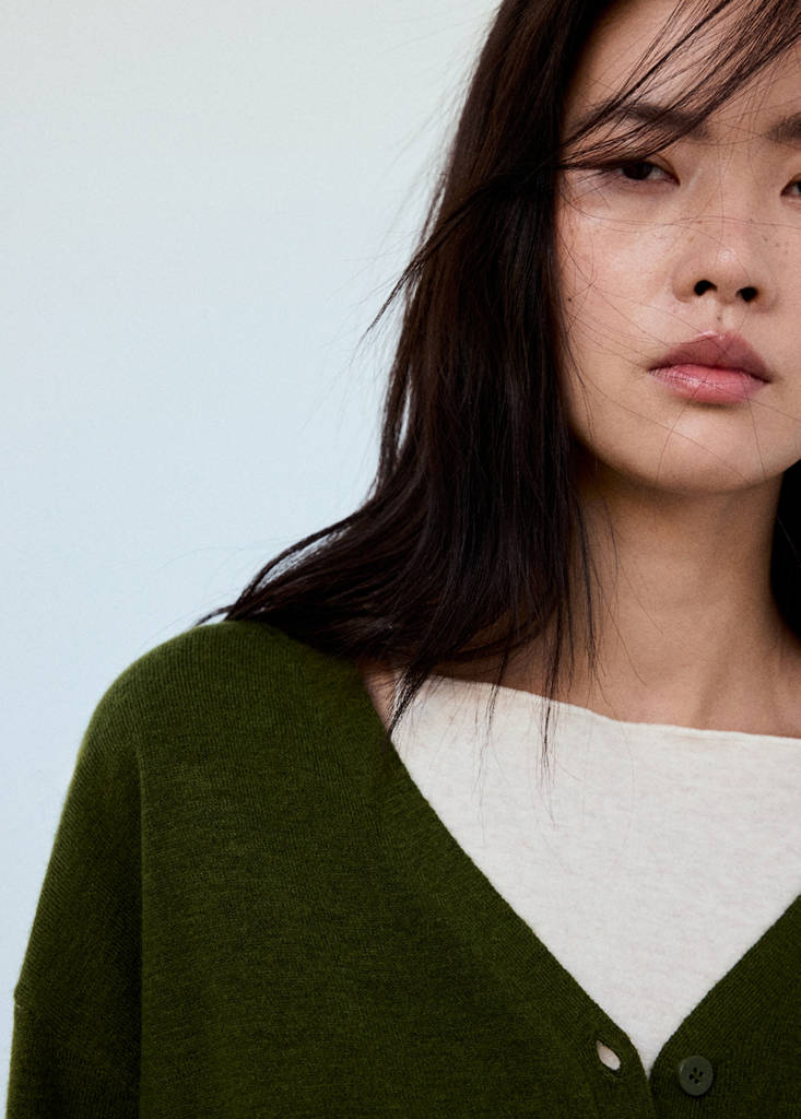V-neck buttoned cardigan — Olive Green