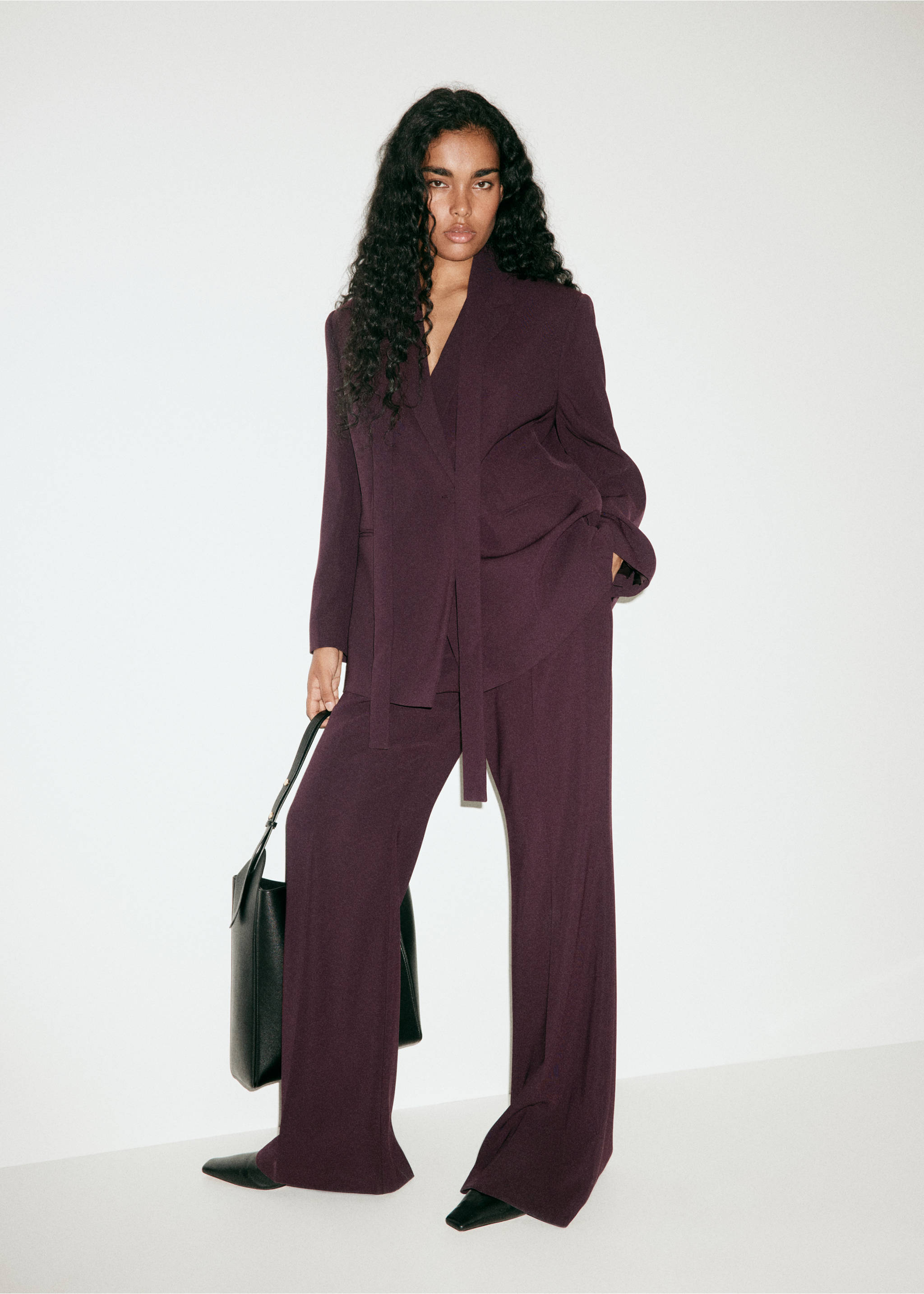 High-waist suits trousers - Details of the article 3, Maroon. Ref: 37075841-00.