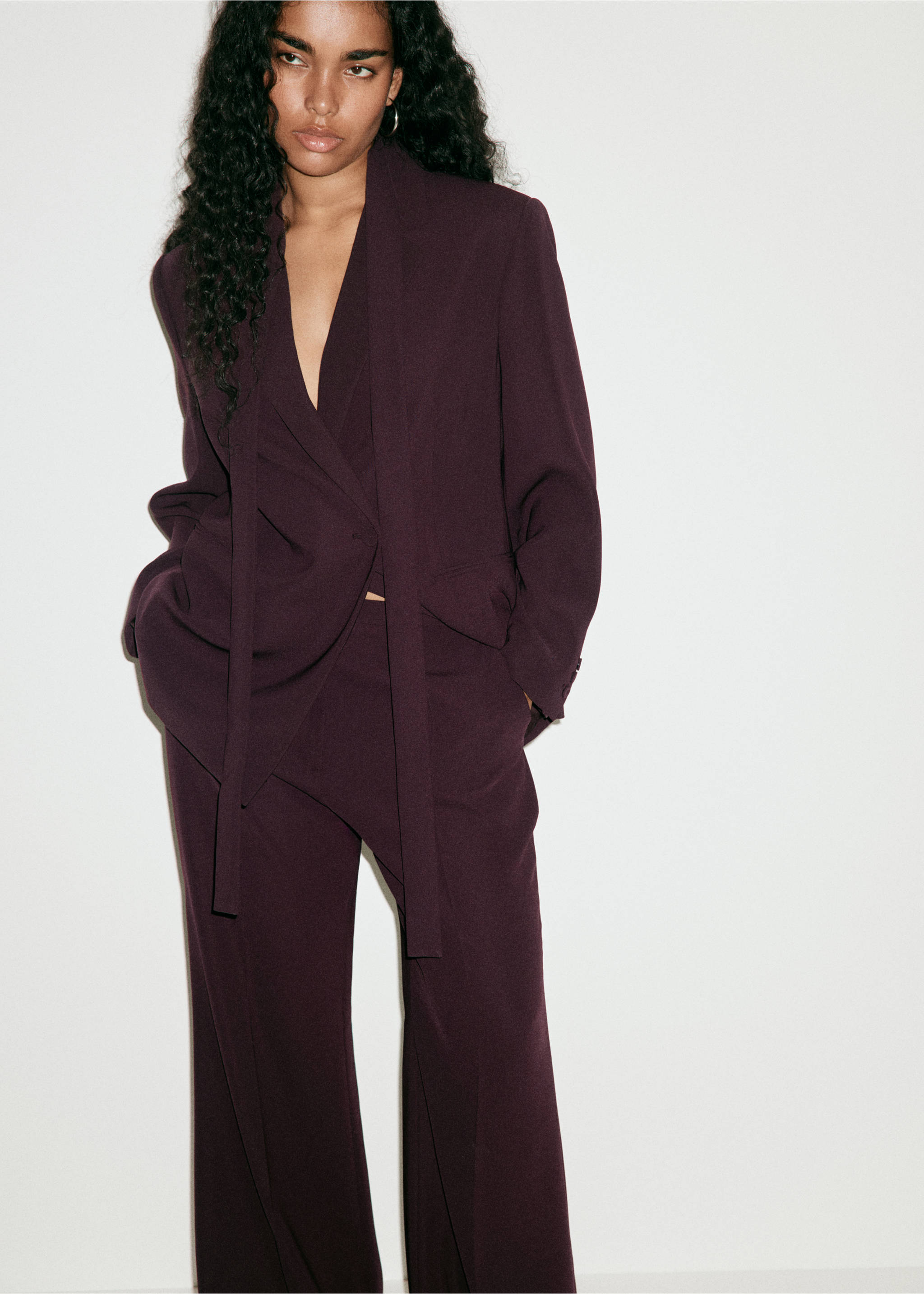 High-waist suits trousers - Details of the article 5, Maroon. Ref: 37075841-00.