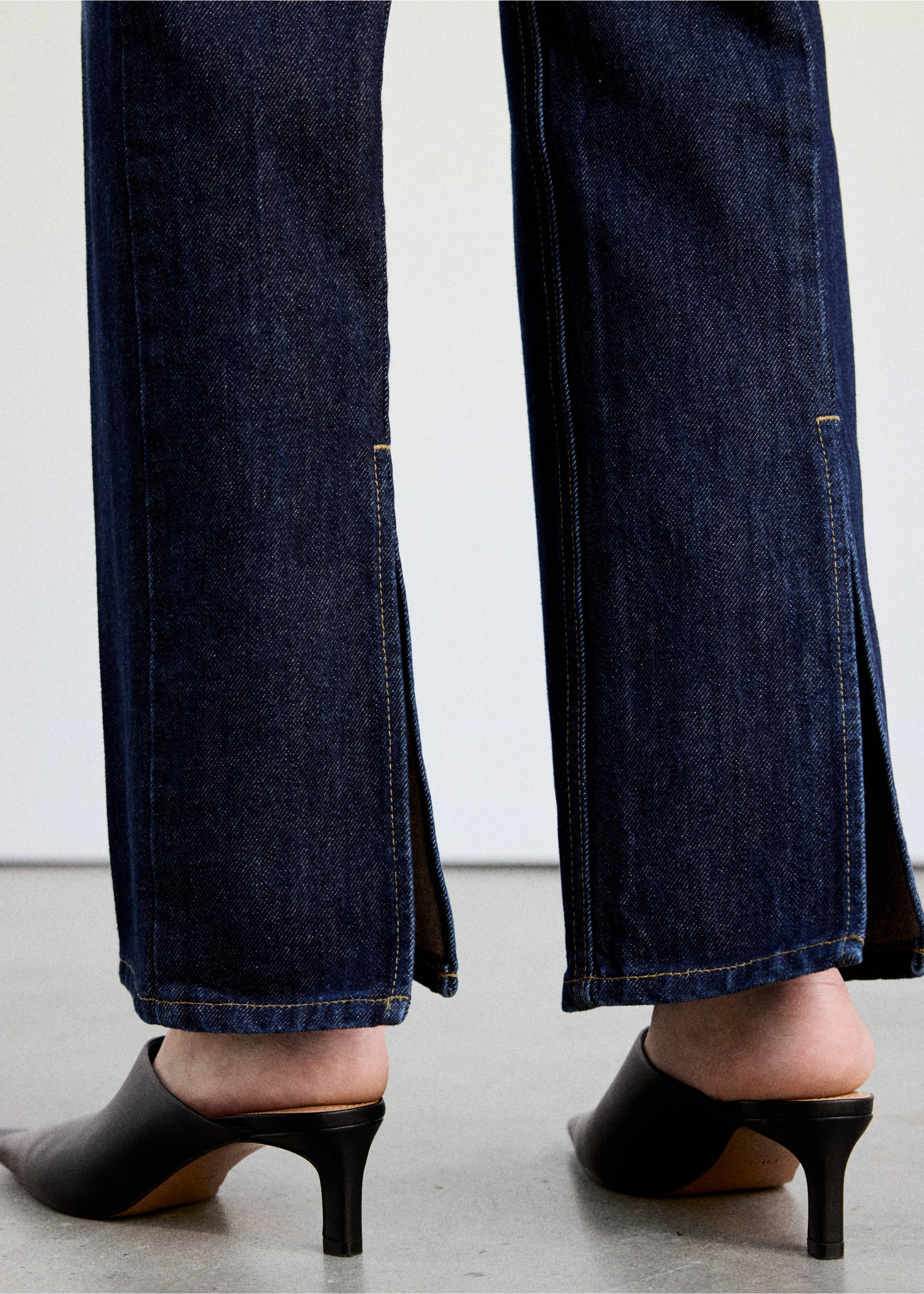 Mid-rise straight jeans - Details of the article 3, Dark Blue. Ref: 37075850-00.