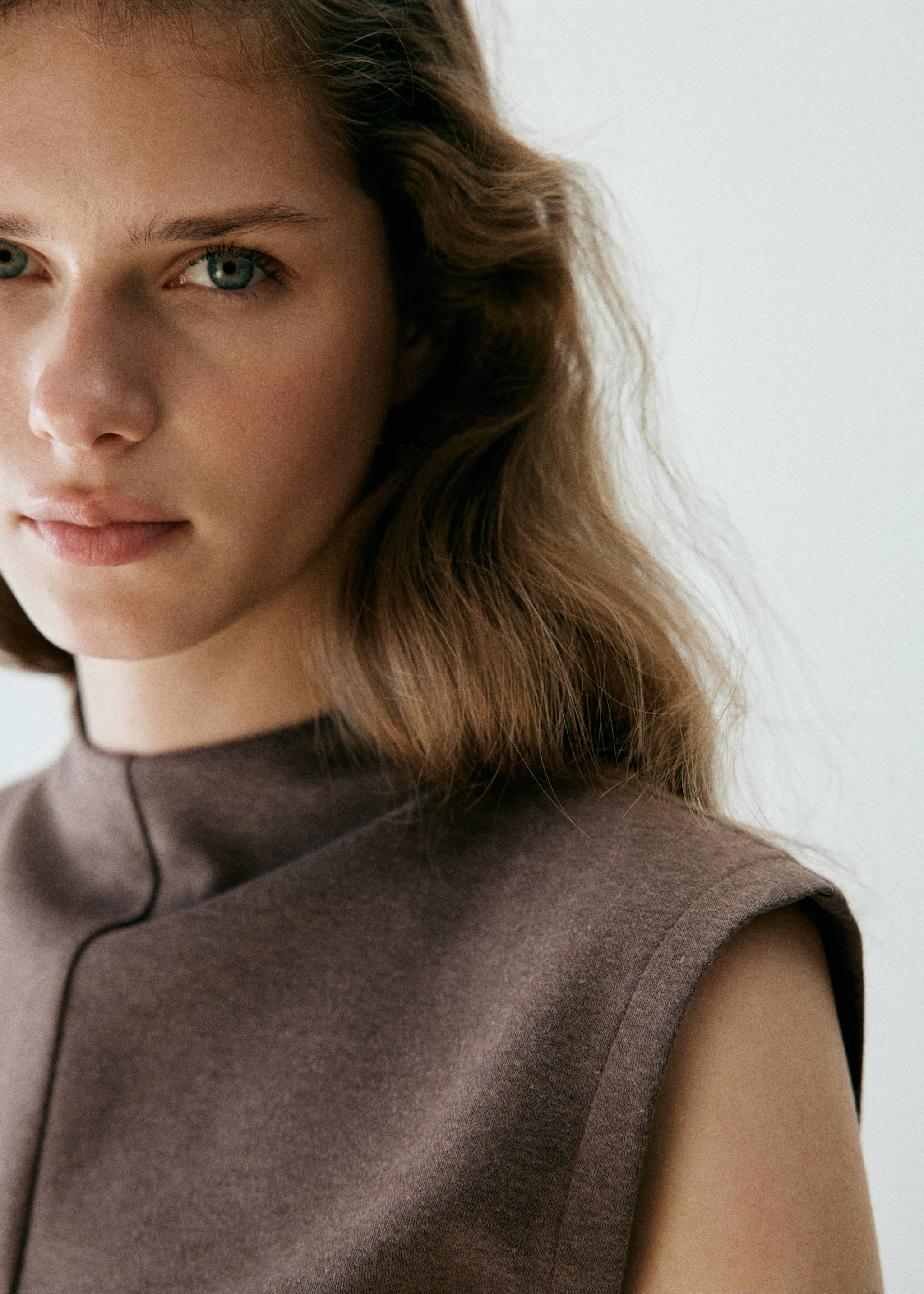 High-neck top with seam detailing - Medium plane, Brown. Ref: 37075854-00.