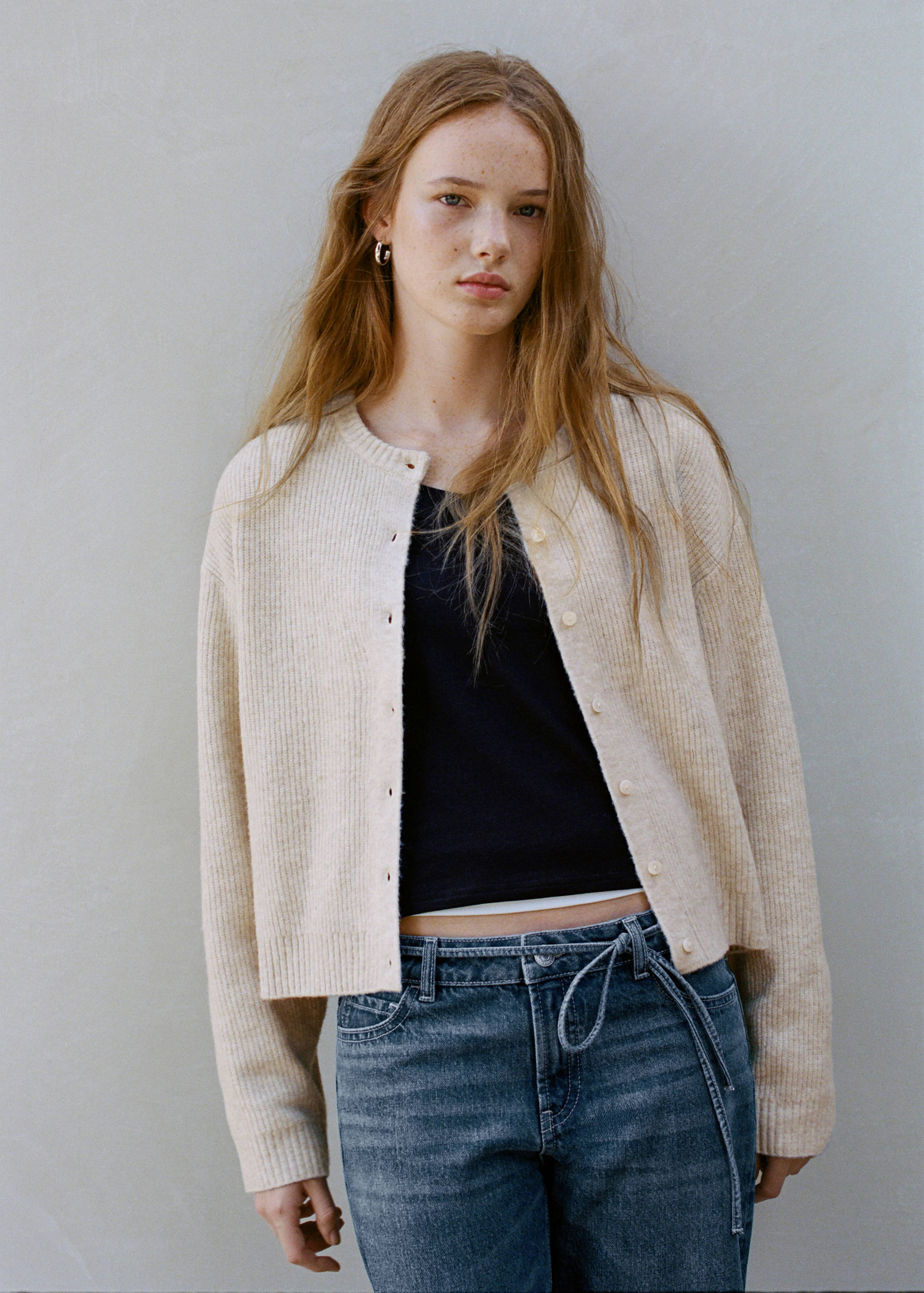 Ribbed buttoned cardigan - Medium plane