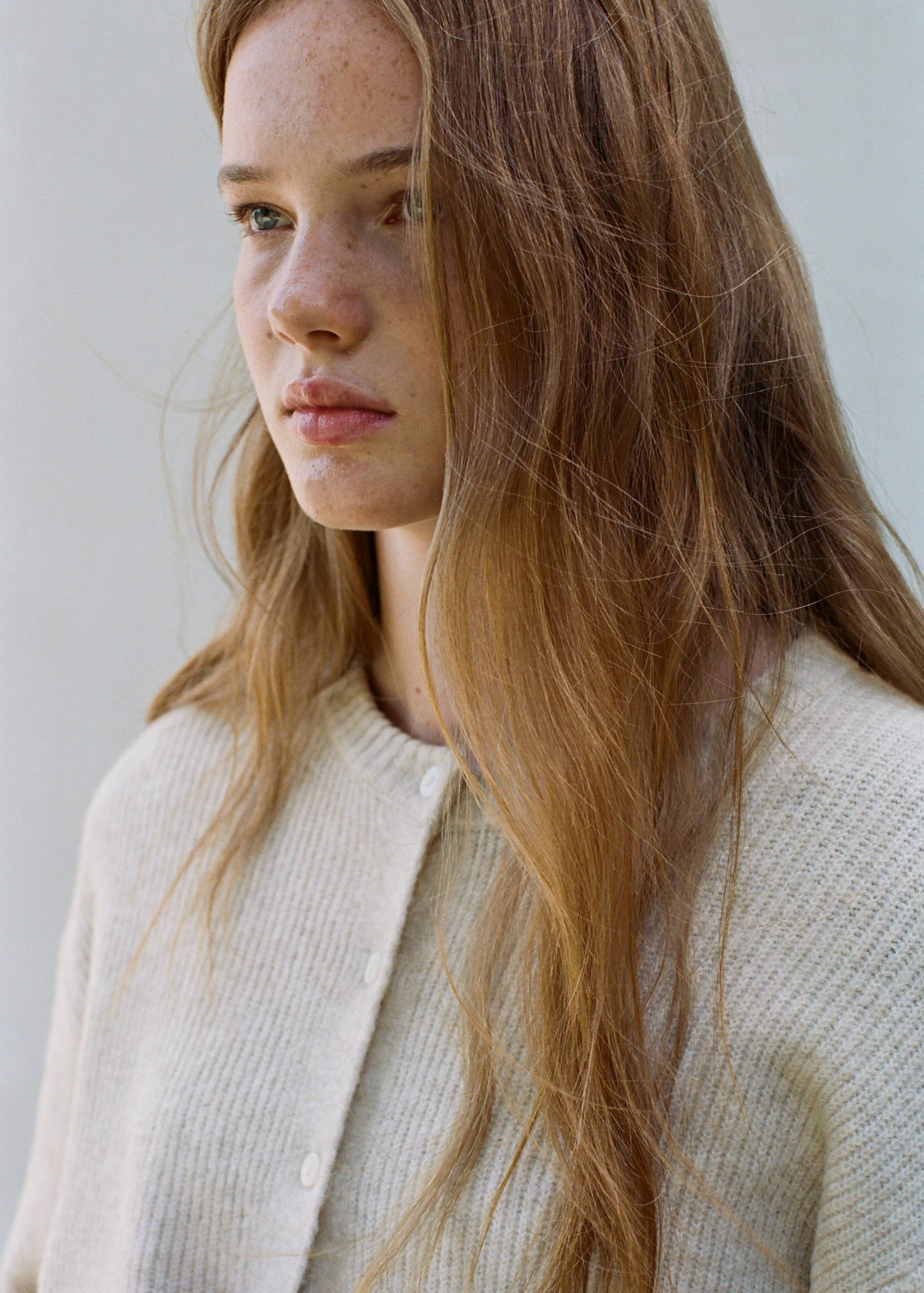 Ribbed buttoned cardigan - Details of the article 1