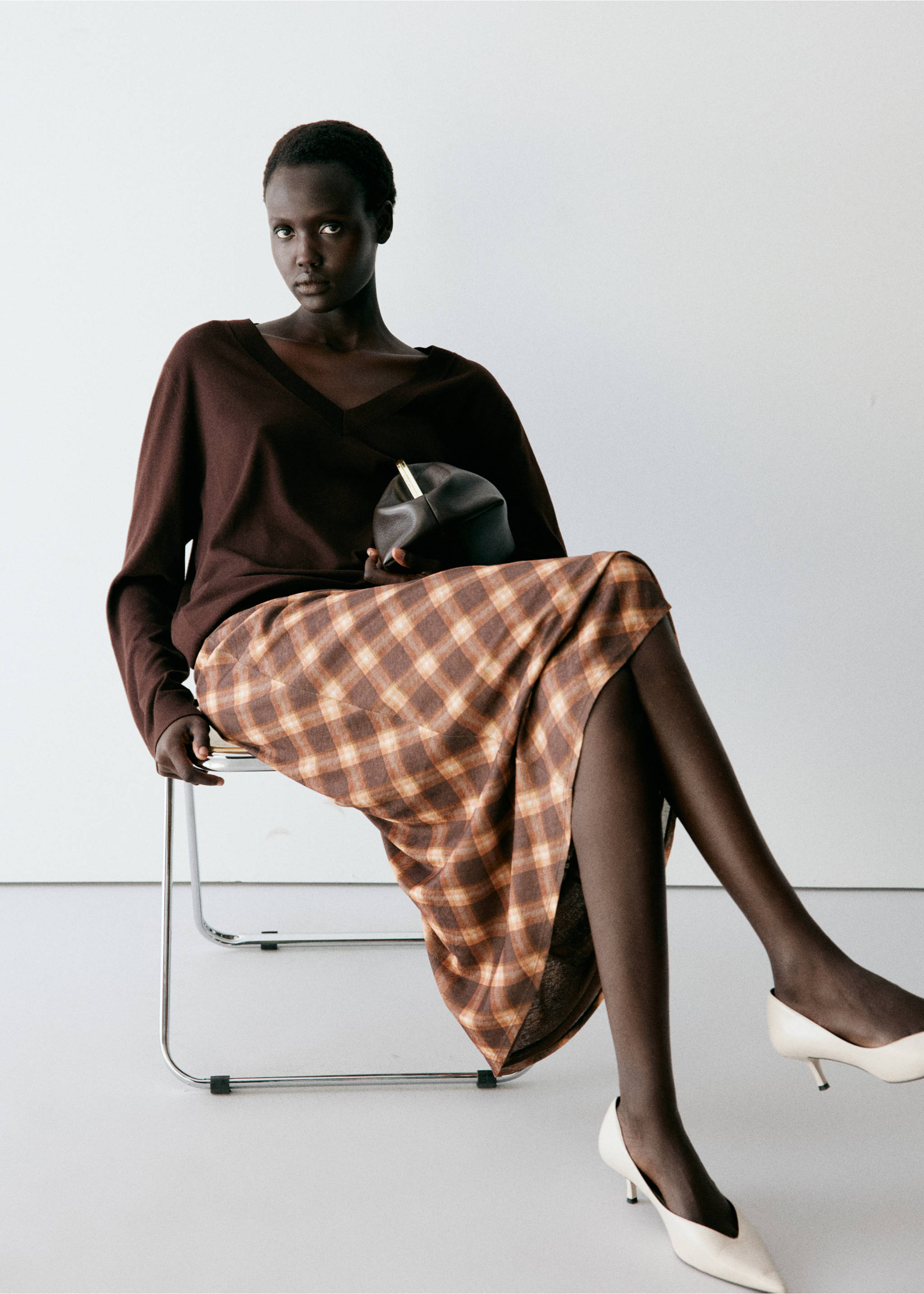Checked midi skirt - Details of the article 1, Brown. Ref: 37075857-00.