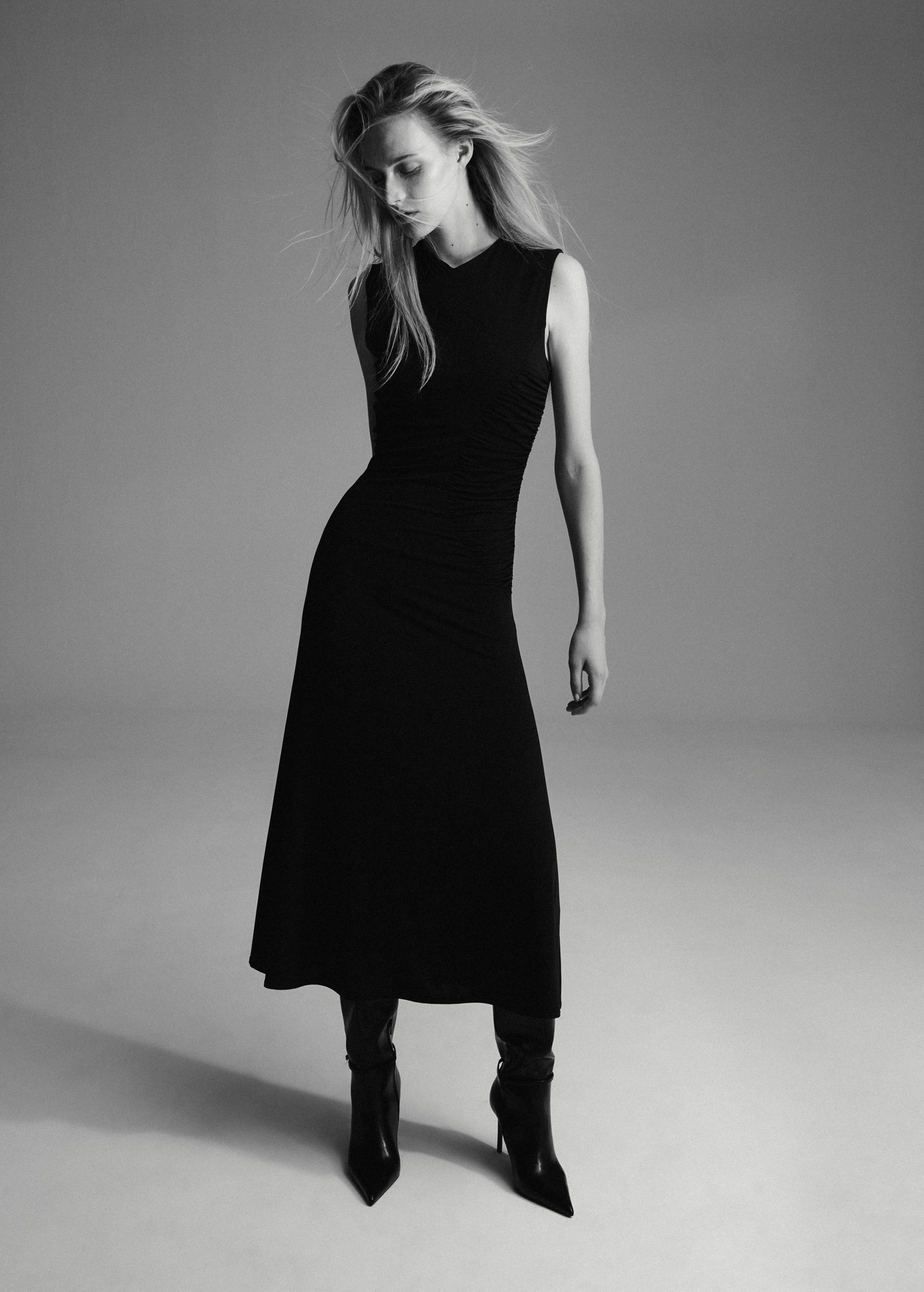 Long dress with draped details - Загальний план