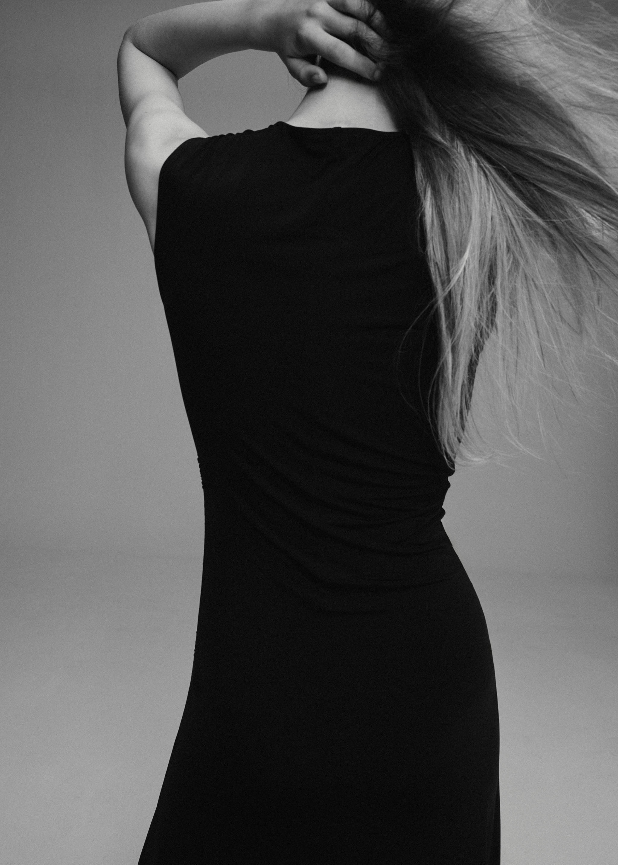 Long dress with draped details - Детальніше про товар 3