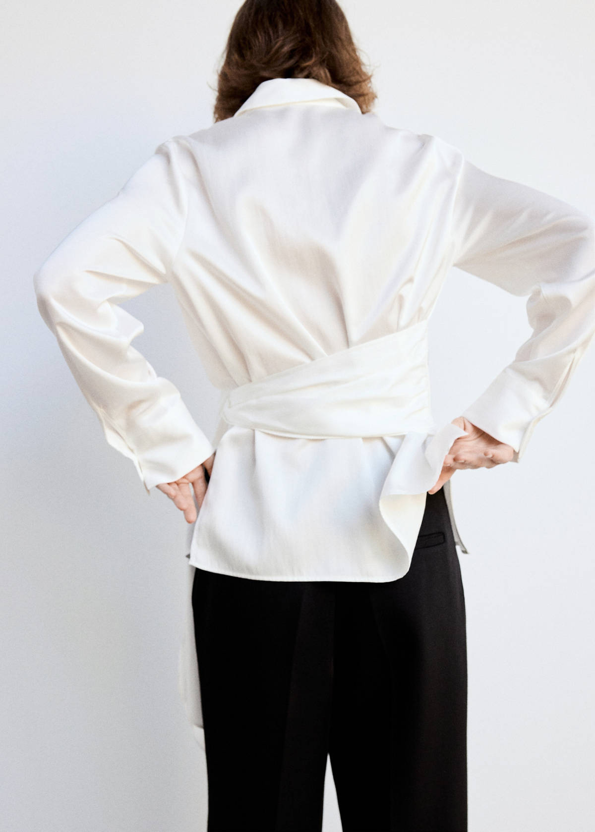 Straight-fit shirt with bow detail — Off White