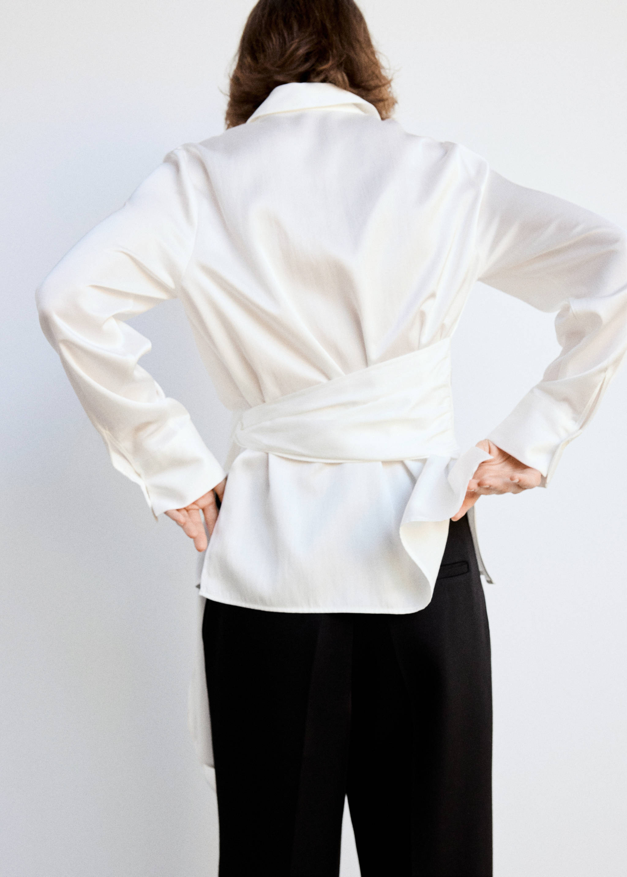 Chemise droite détail nœud - Verso de l’article