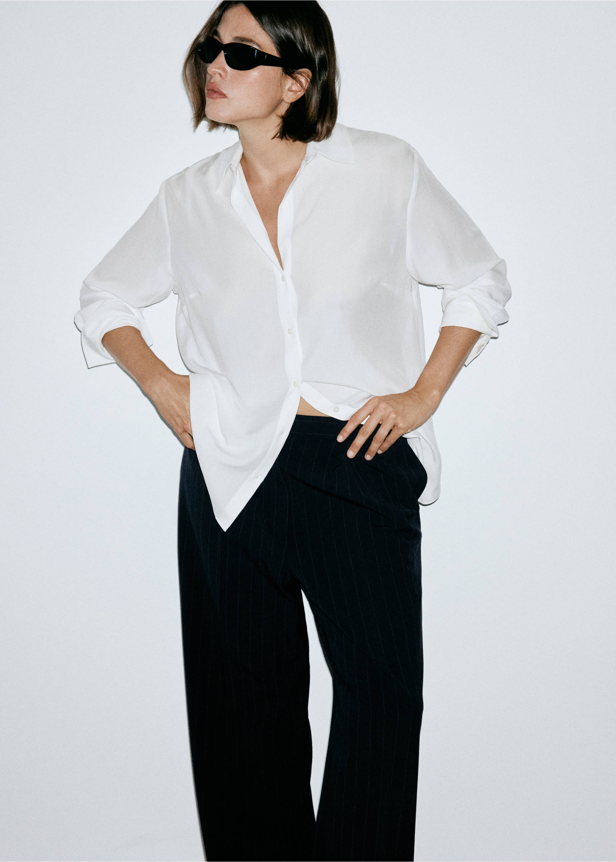 Pinstripe pleated trousers - Details of the article 6, Navy. Ref: 37075865-00.
