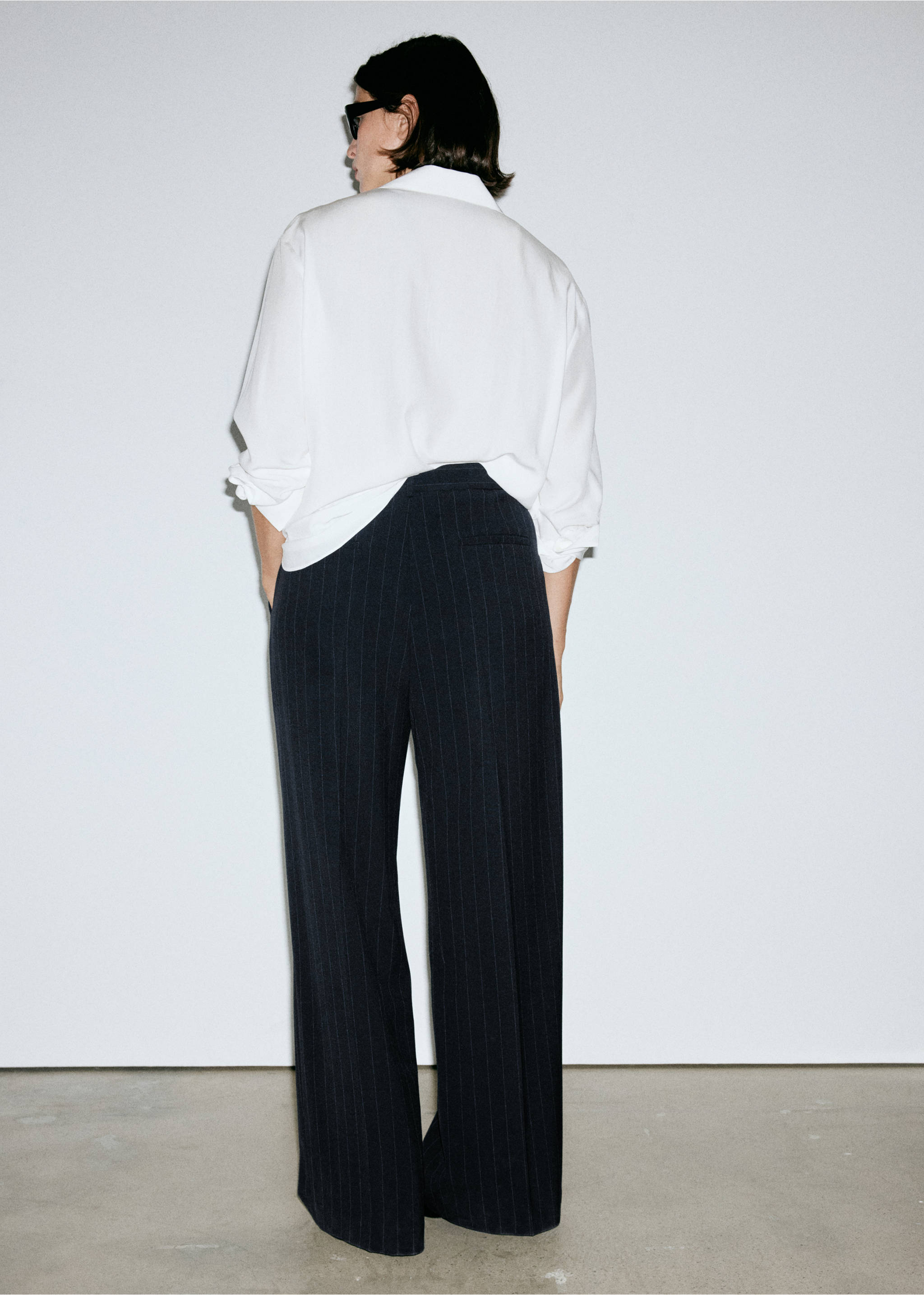 Pinstripe pleated trousers - Details of the article 4, Navy. Ref: 37075865-00.