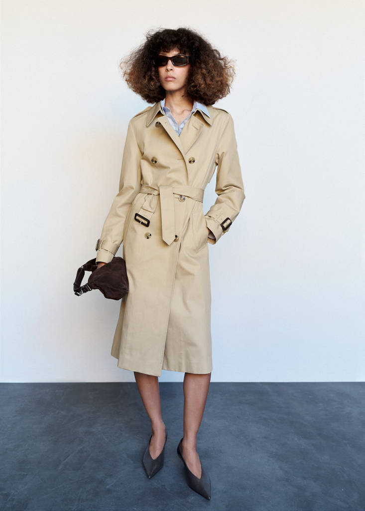 Trench coat with shirt collar and buckles — Beige