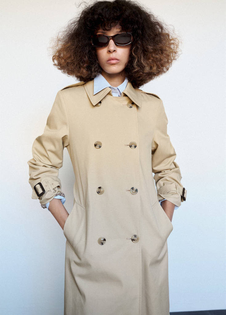 Trench coat with shirt collar and buckles — Beige