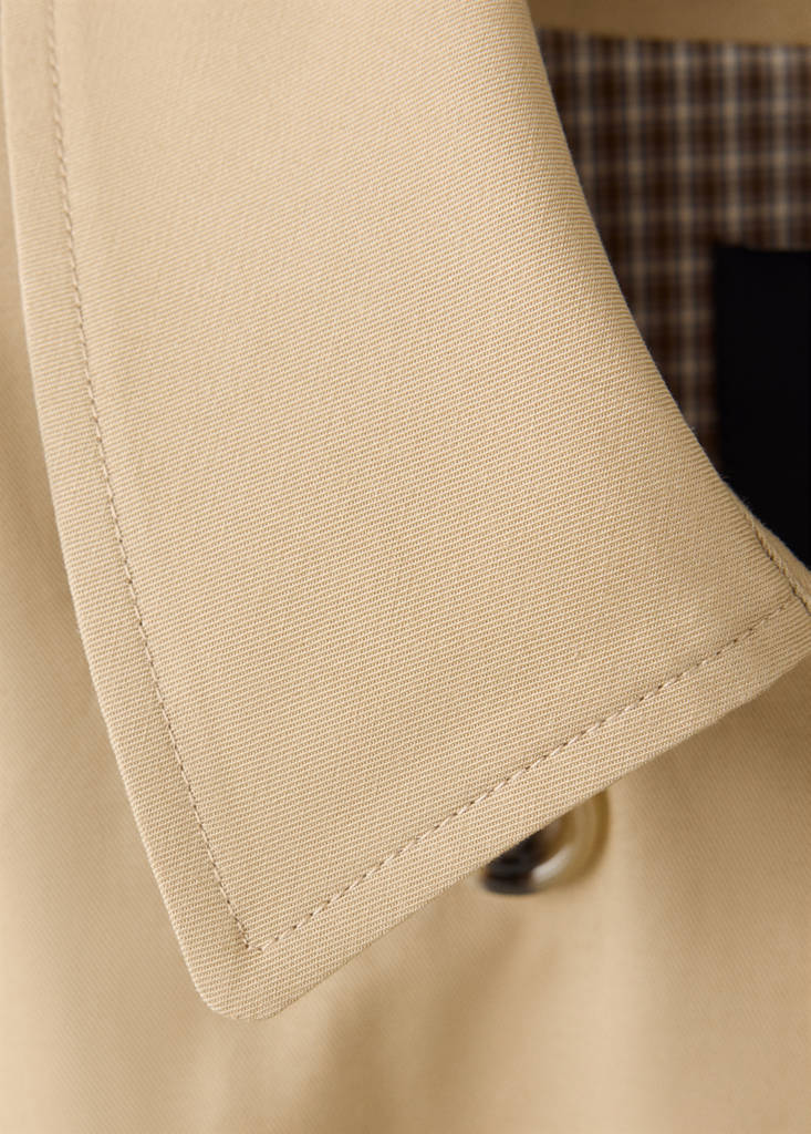 Trench coat with shirt collar and buckles — Beige