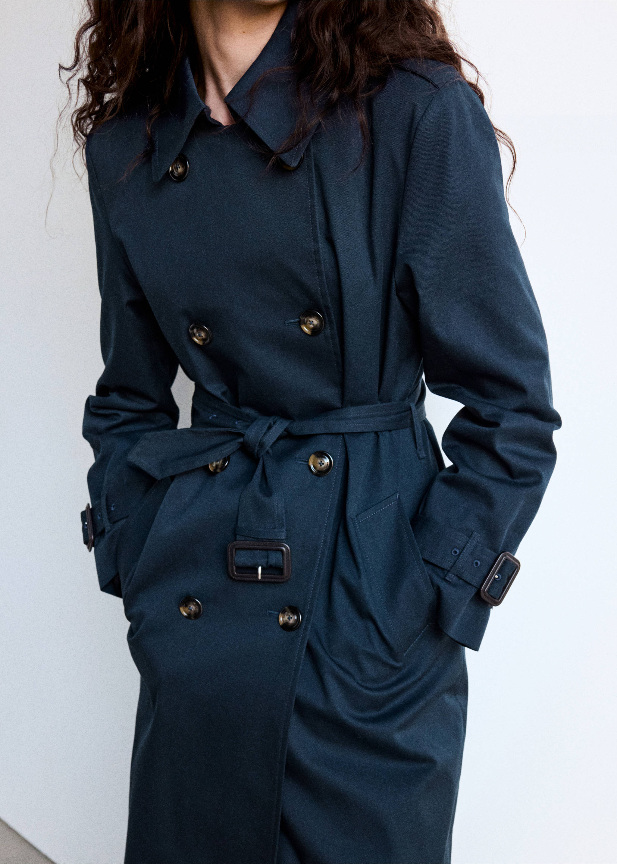 Trench coat with shirt collar and buckles - تفاصيل المنتج 1, أزرق غامق. Ref: 37075867-00.