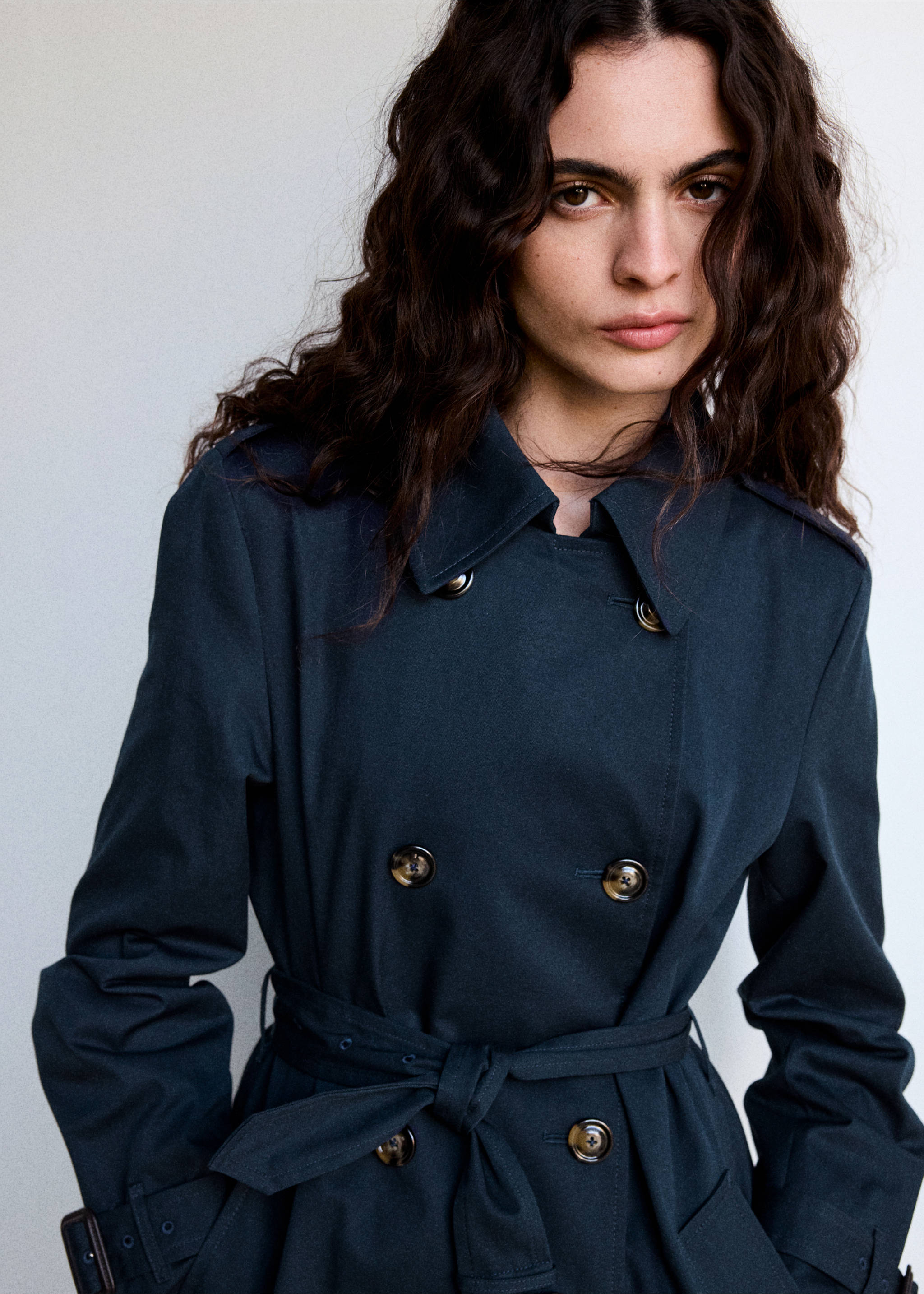 Trench coat with shirt collar and buckles - تفاصيل المنتج 3, أزرق غامق. Ref: 37075867-00.