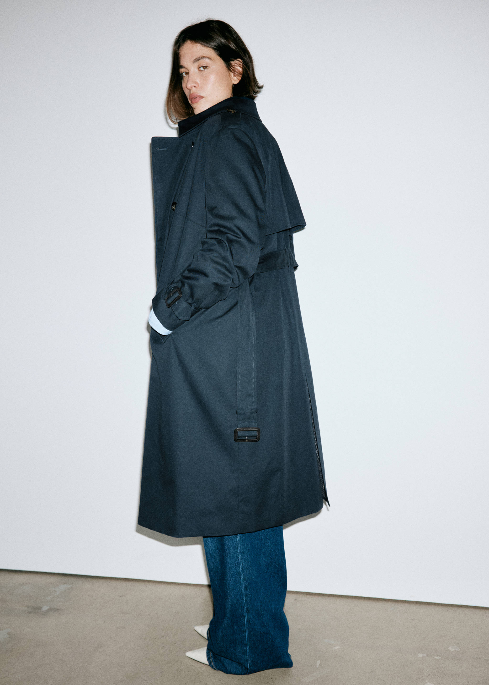 Trench coat with shirt collar and buckles - تفاصيل المنتج 4