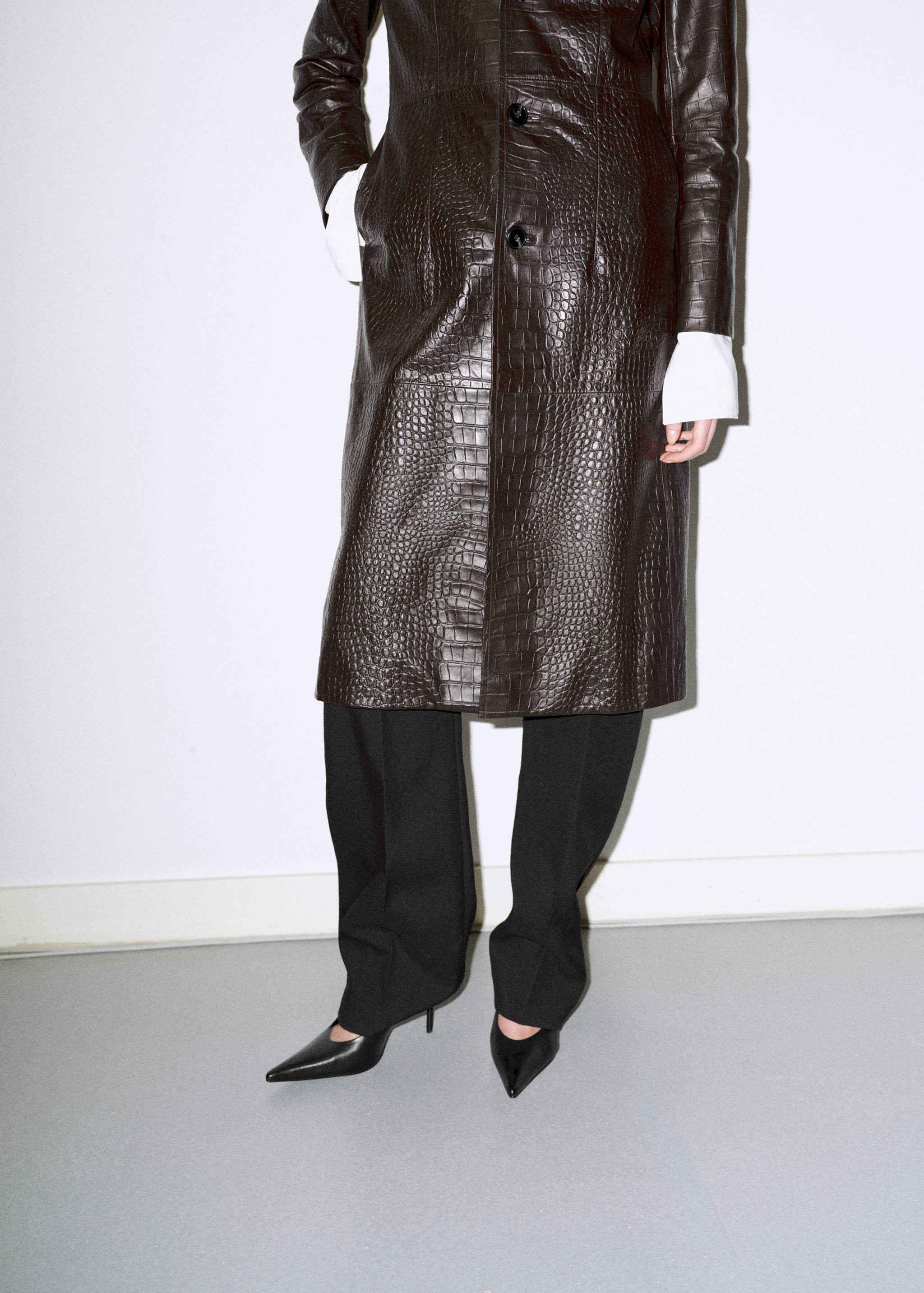 Pointed-toe leather heeled shoes - General plane