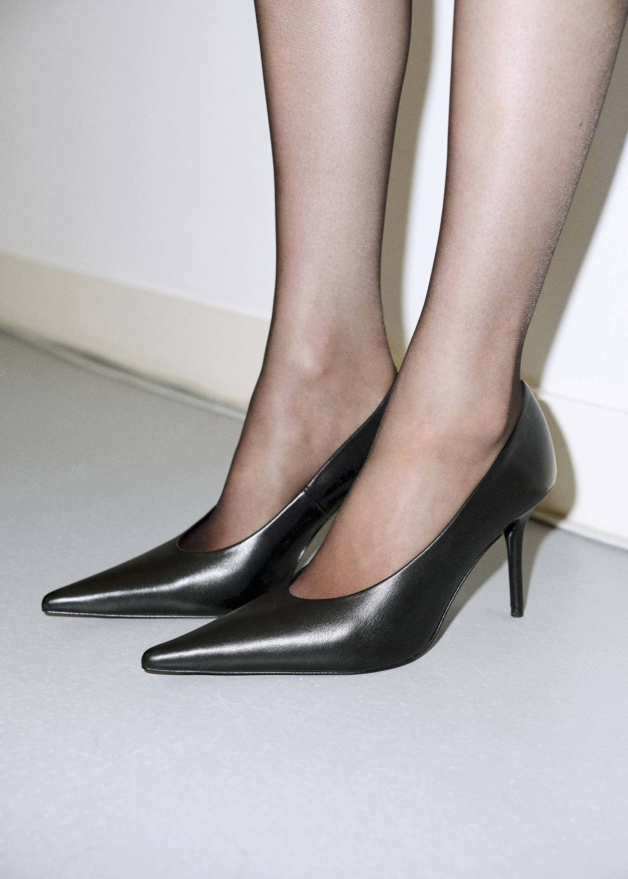 Pointed-toe leather heeled shoes - Details of the article 9