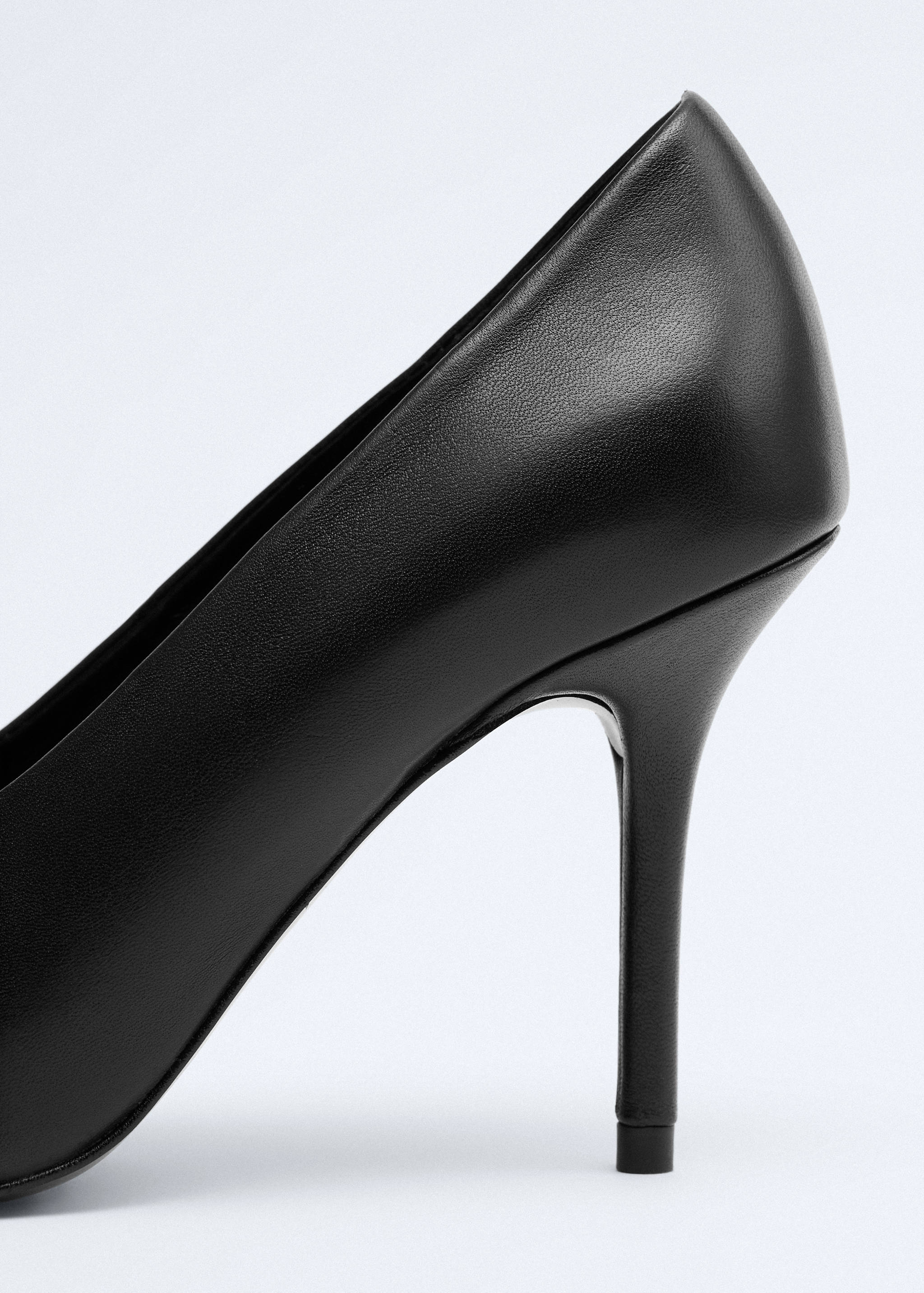 Pointed-toe leather heeled shoes - Details of the article 1