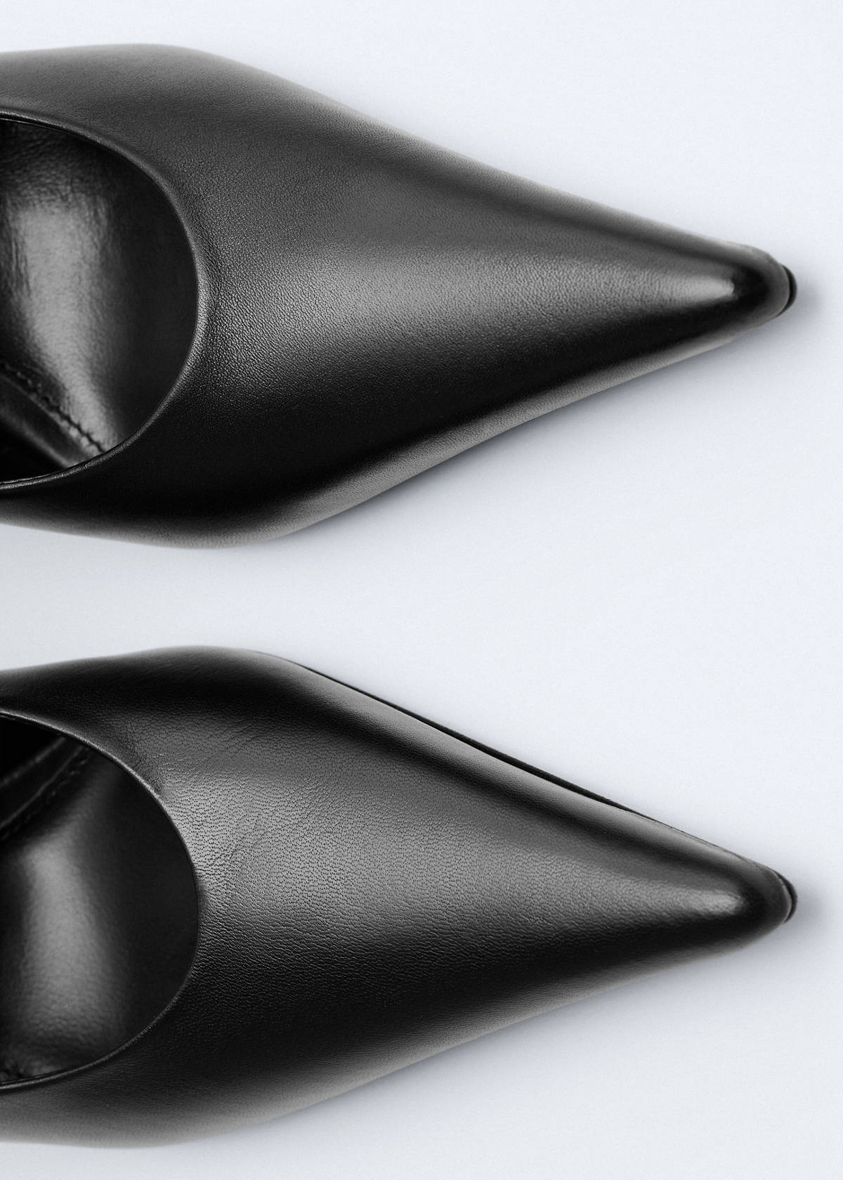 Pointed-toe leather heeled shoes — Black