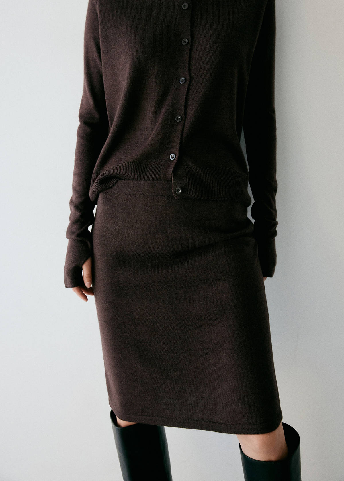 Straight fine-knit skirt — Brown