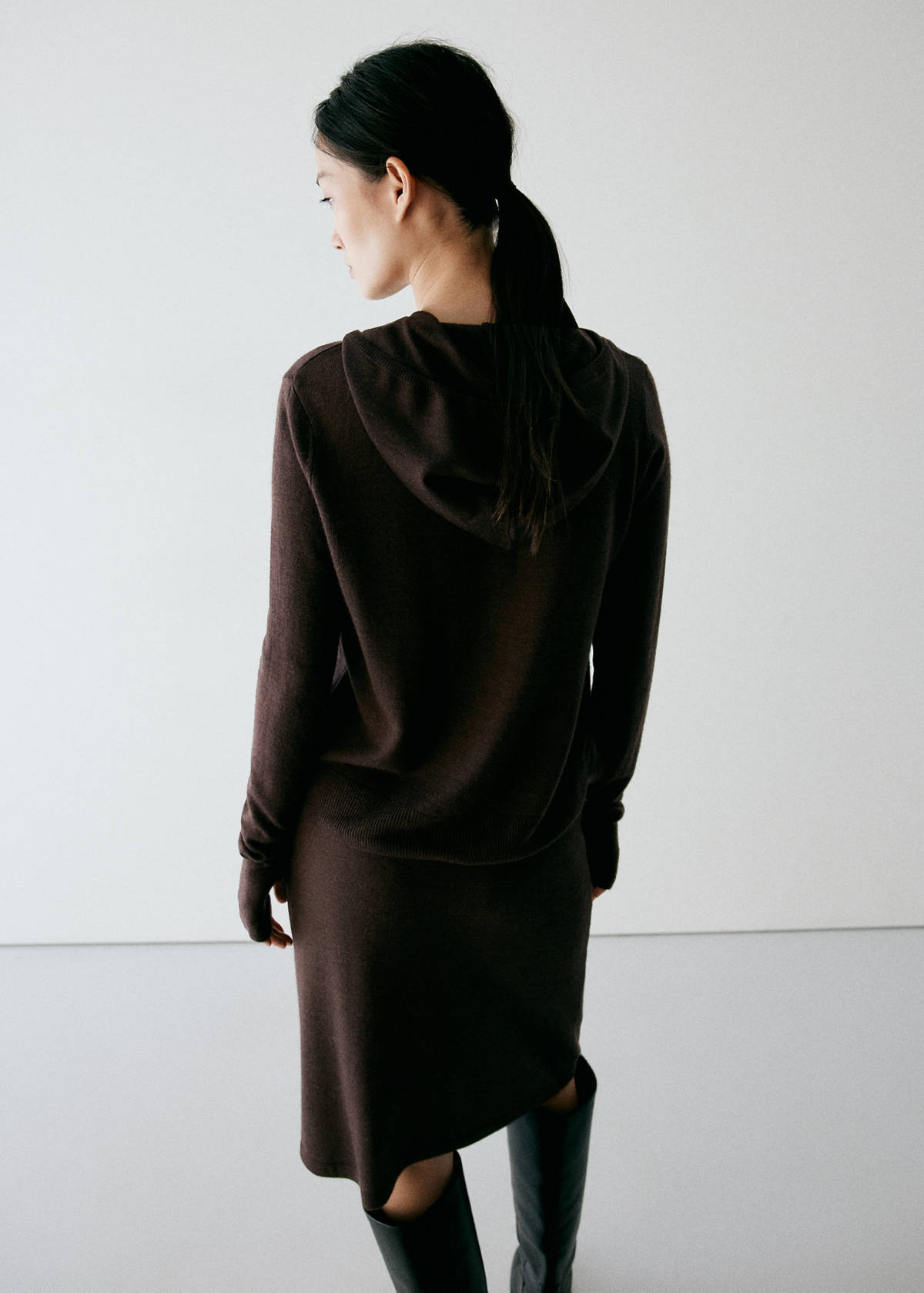 Straight fine-knit skirt — Brown