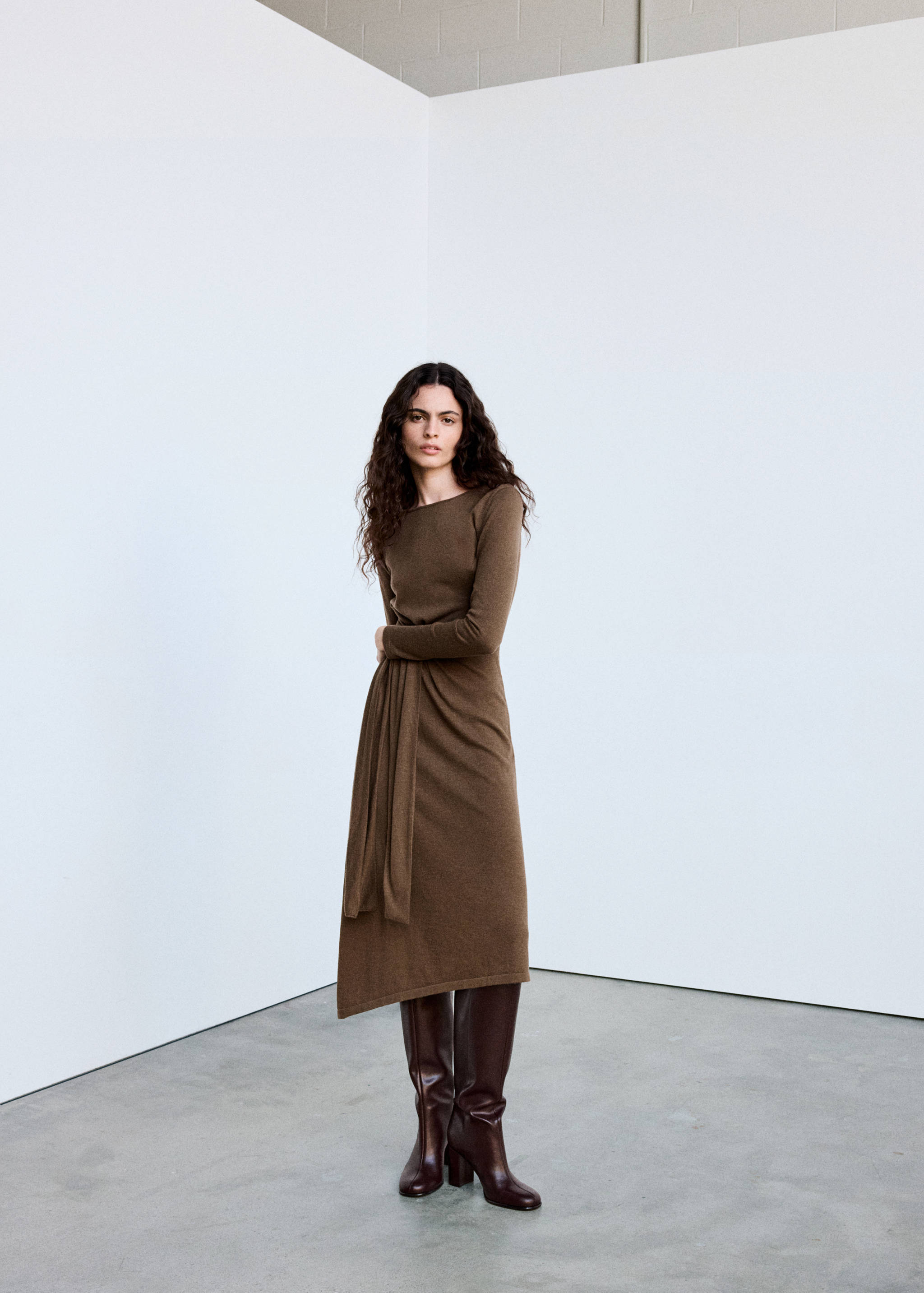 Long asymmetrical knit dress - General plane