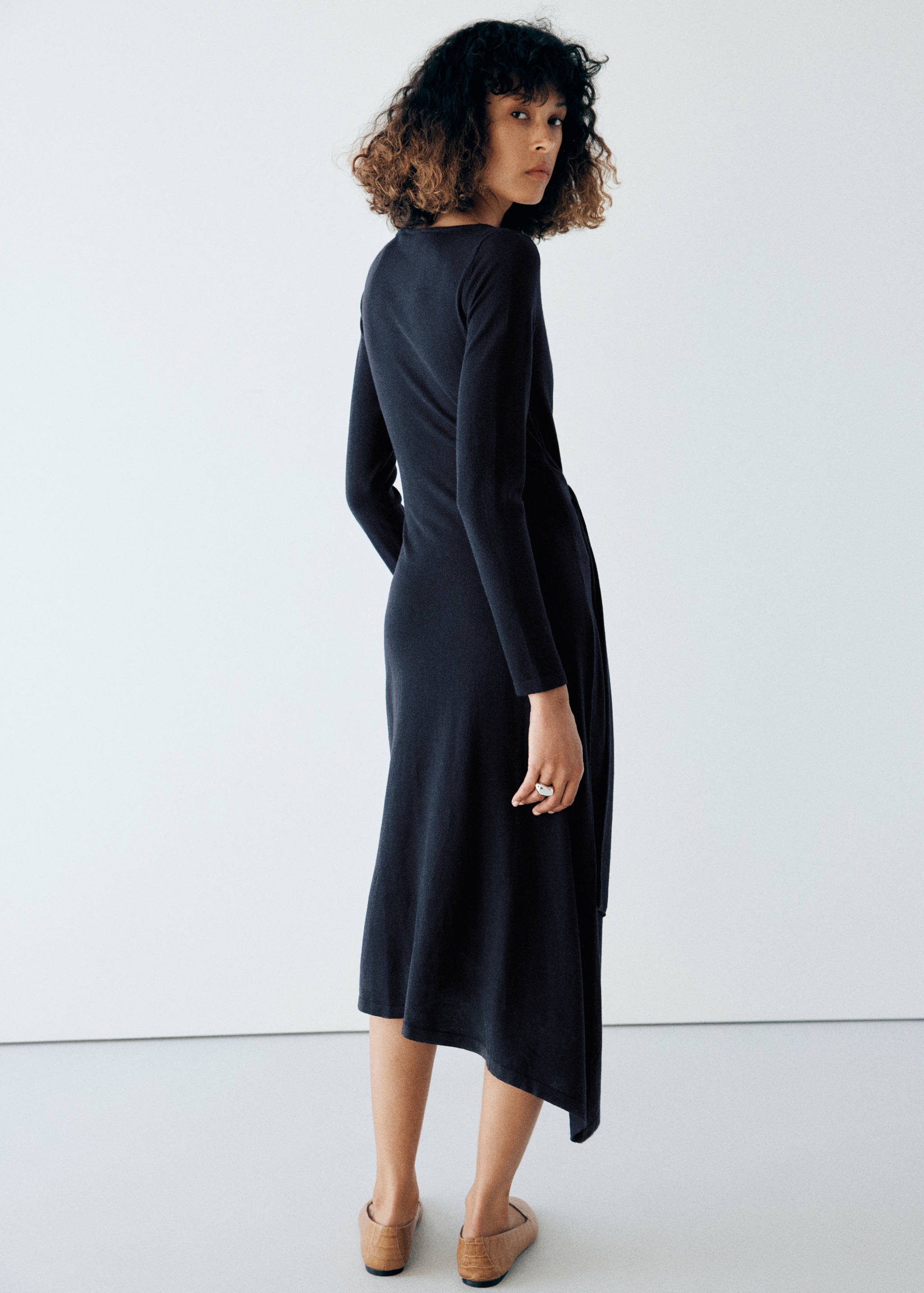 Long asymmetrical knit dress - Reverse of the article