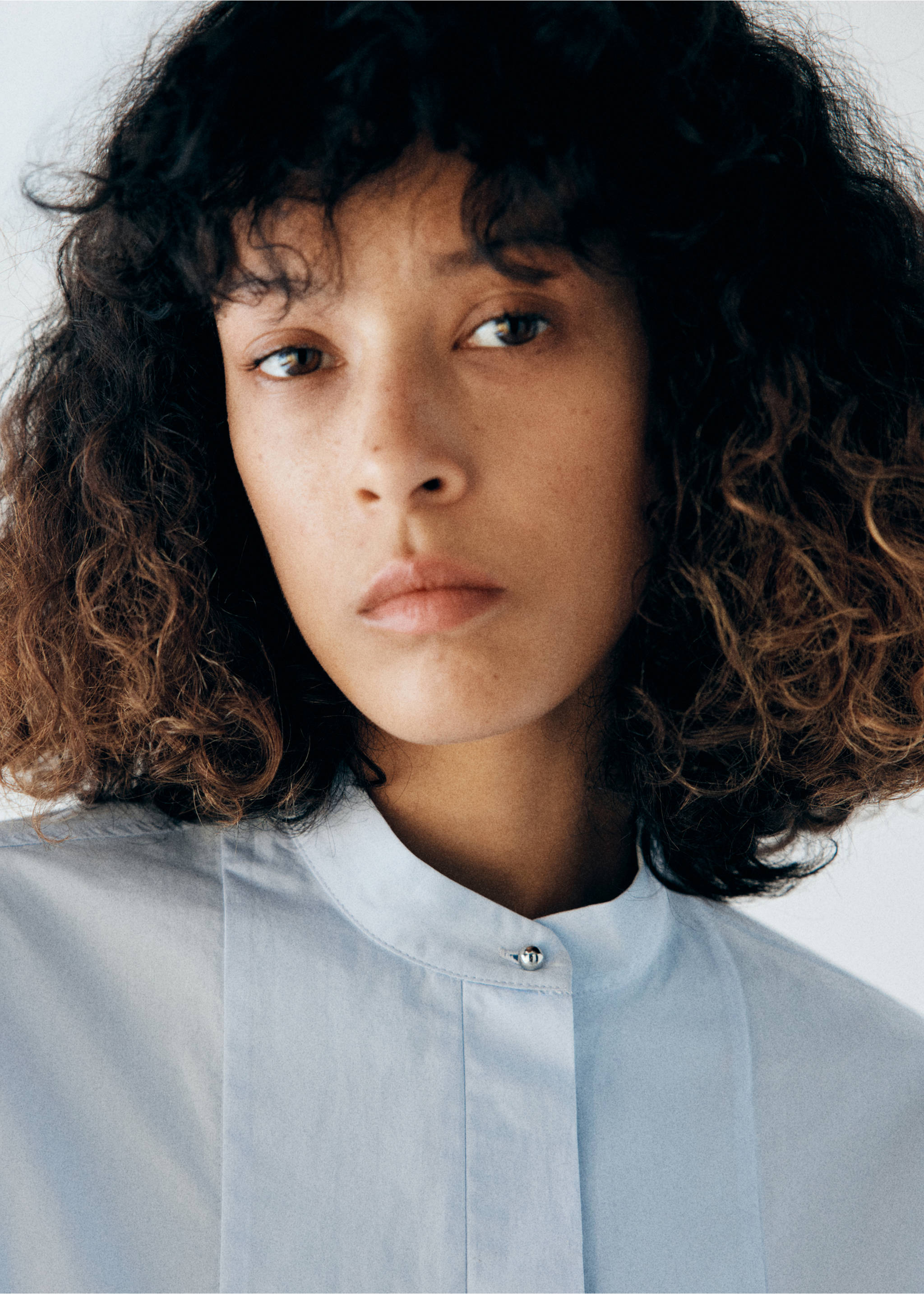 Cotton crop blouse - Details of the article 1, Blue. Ref: 37075881-00.