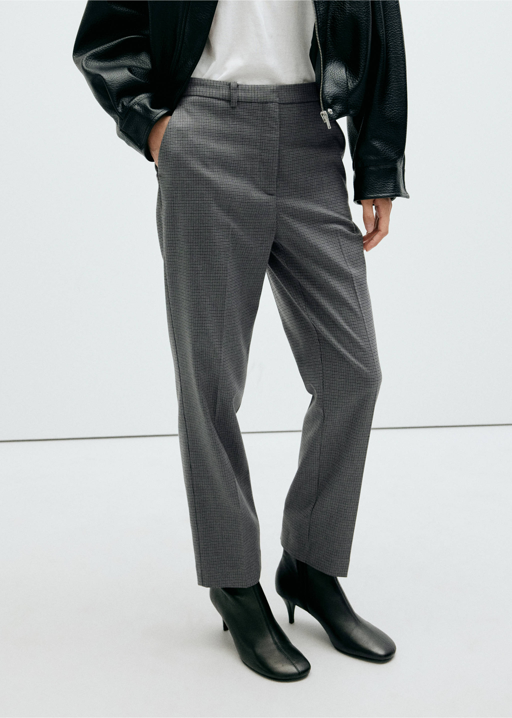Pantalon droit fines rayures - Plan moyen, Bleu. Ref: 37075985-00.
