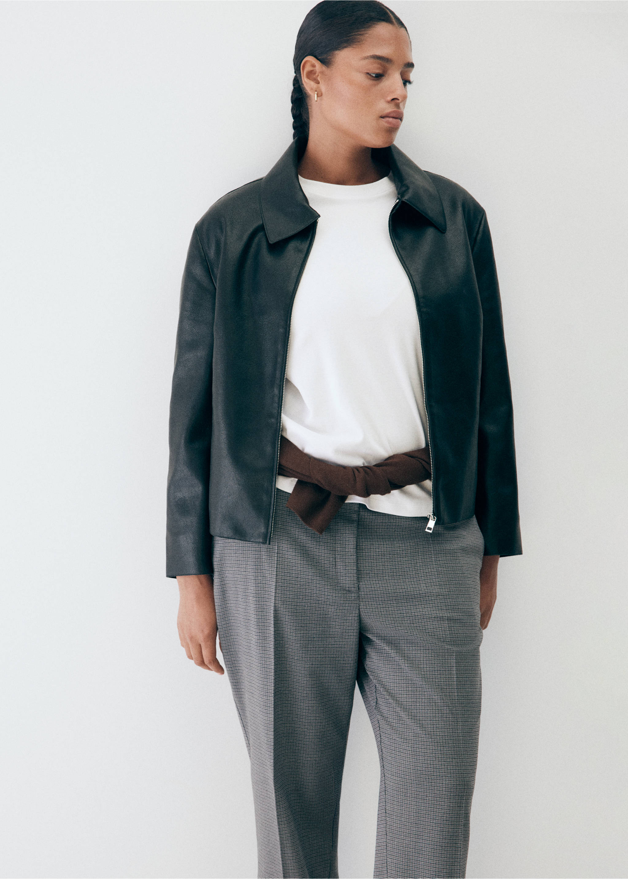 Chalk-stripe straight trousers - Details of the article 6, Blue. Ref: 37075985-00.