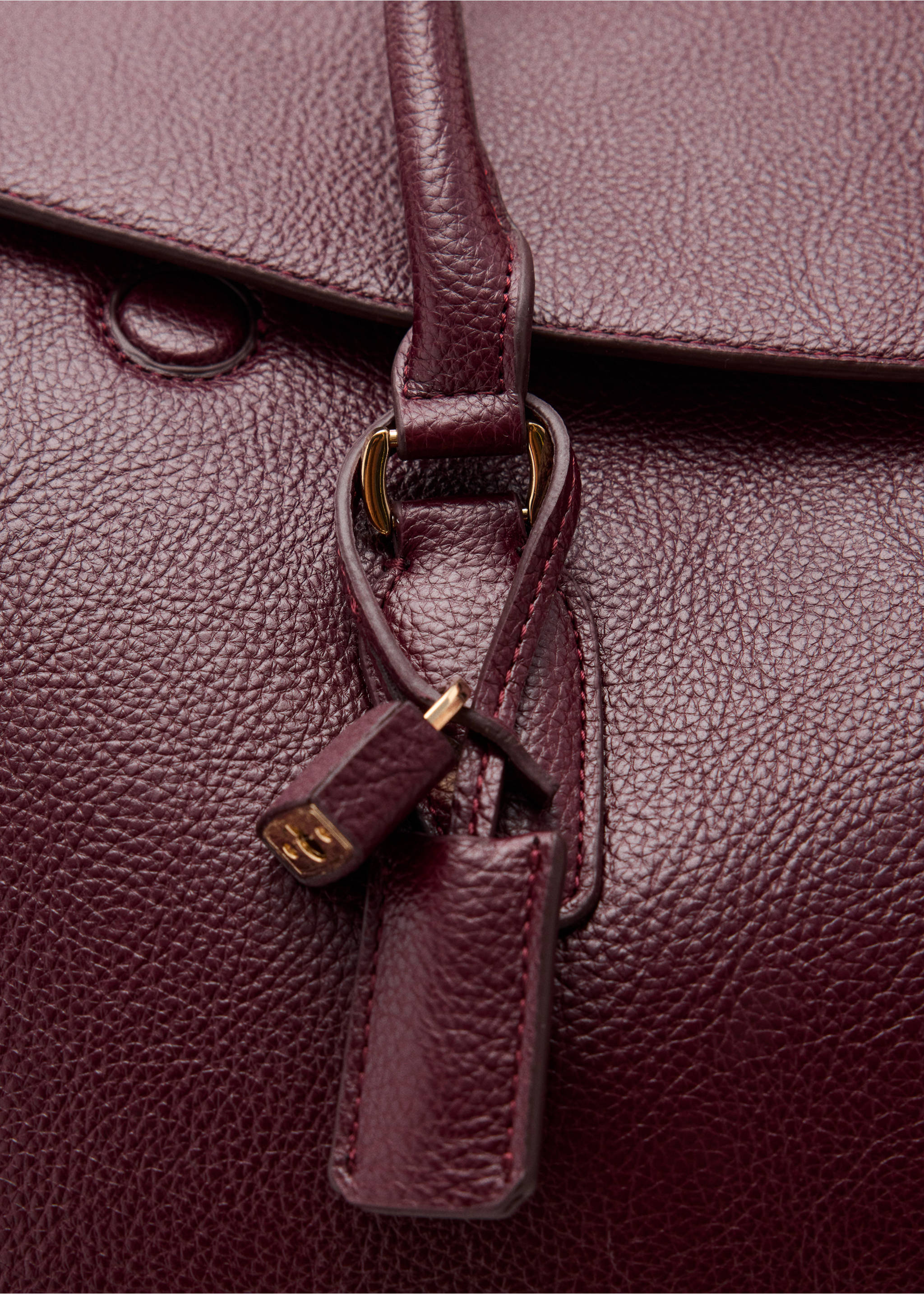 Leather-effect city bag with charm detail - Details of the article 1, Burgundy. Ref: 37075997-00.
