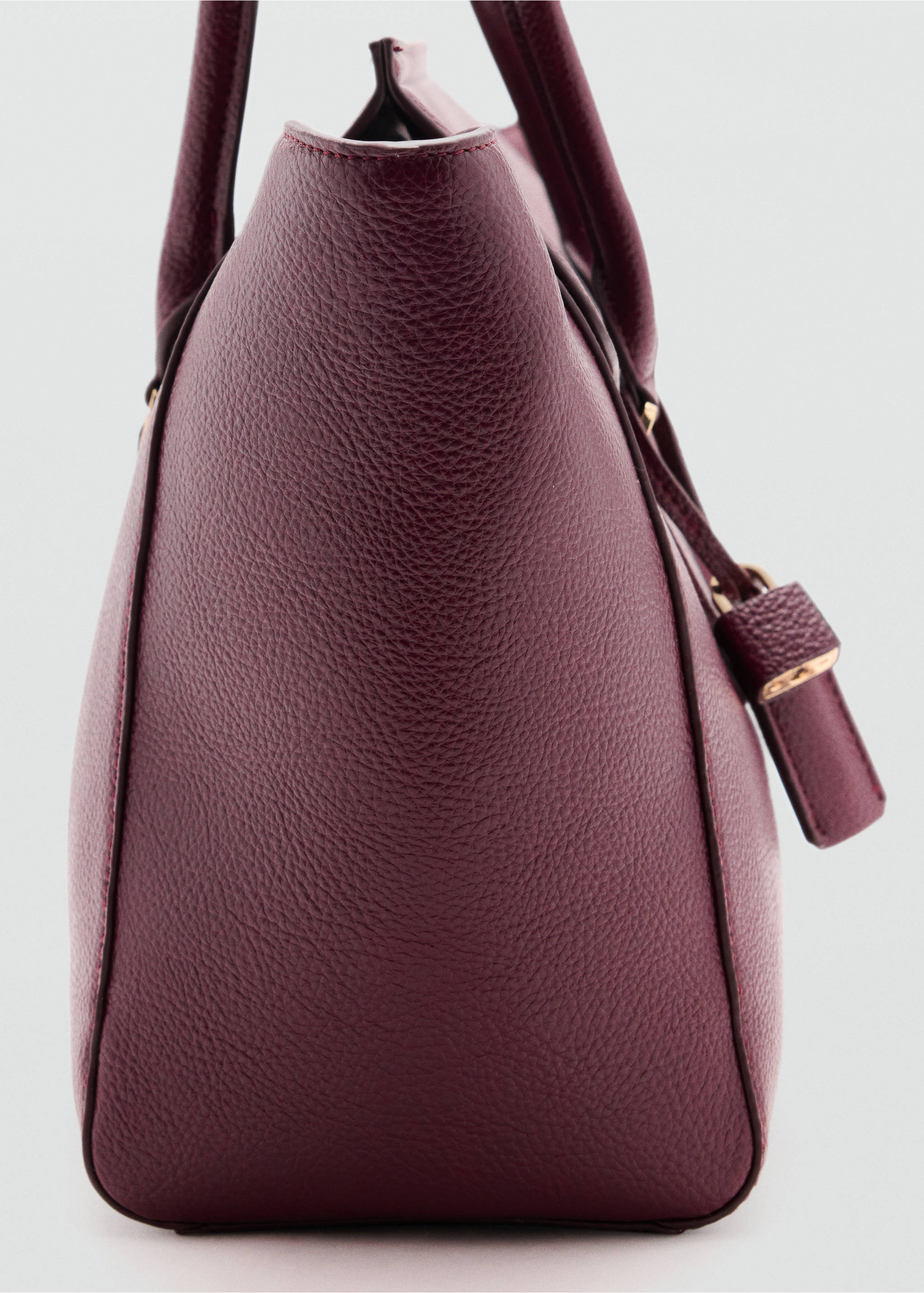 Leather-effect city bag with charm detail - Details of the article 2, Burgundy. Ref: 37075997-00.