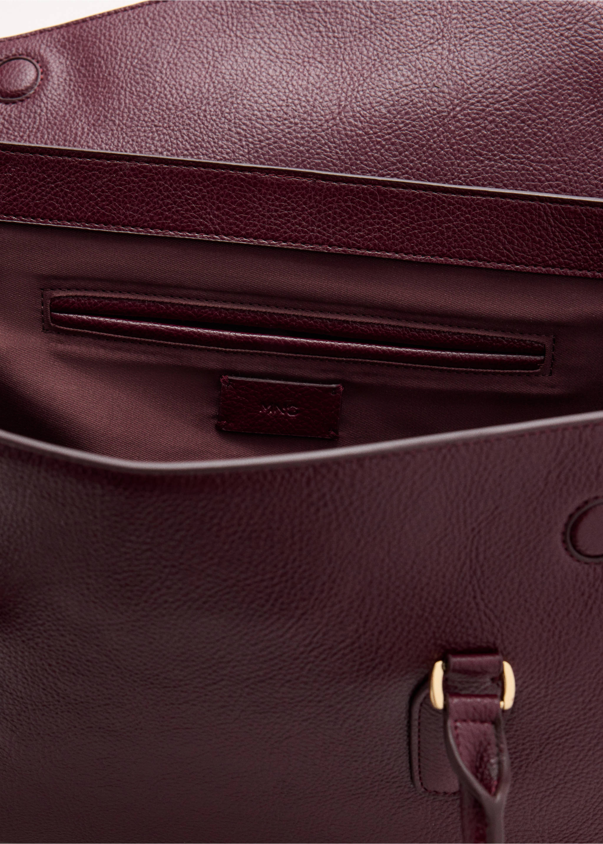 Leather-effect city bag with charm detail - Details of the article 3, Burgundy. Ref: 37075997-00.