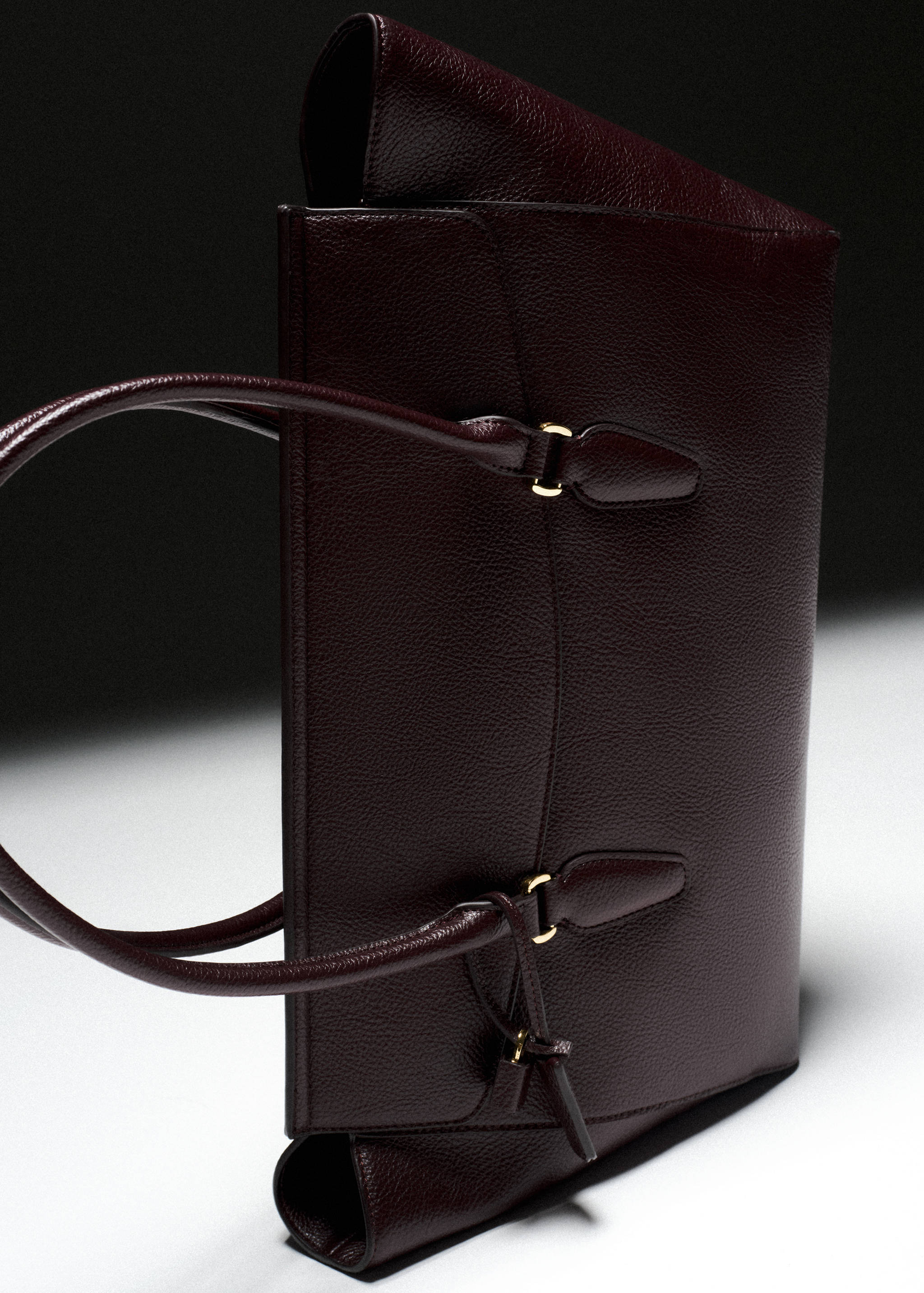 Leather-effect city bag with charm detail - Details of the article 5