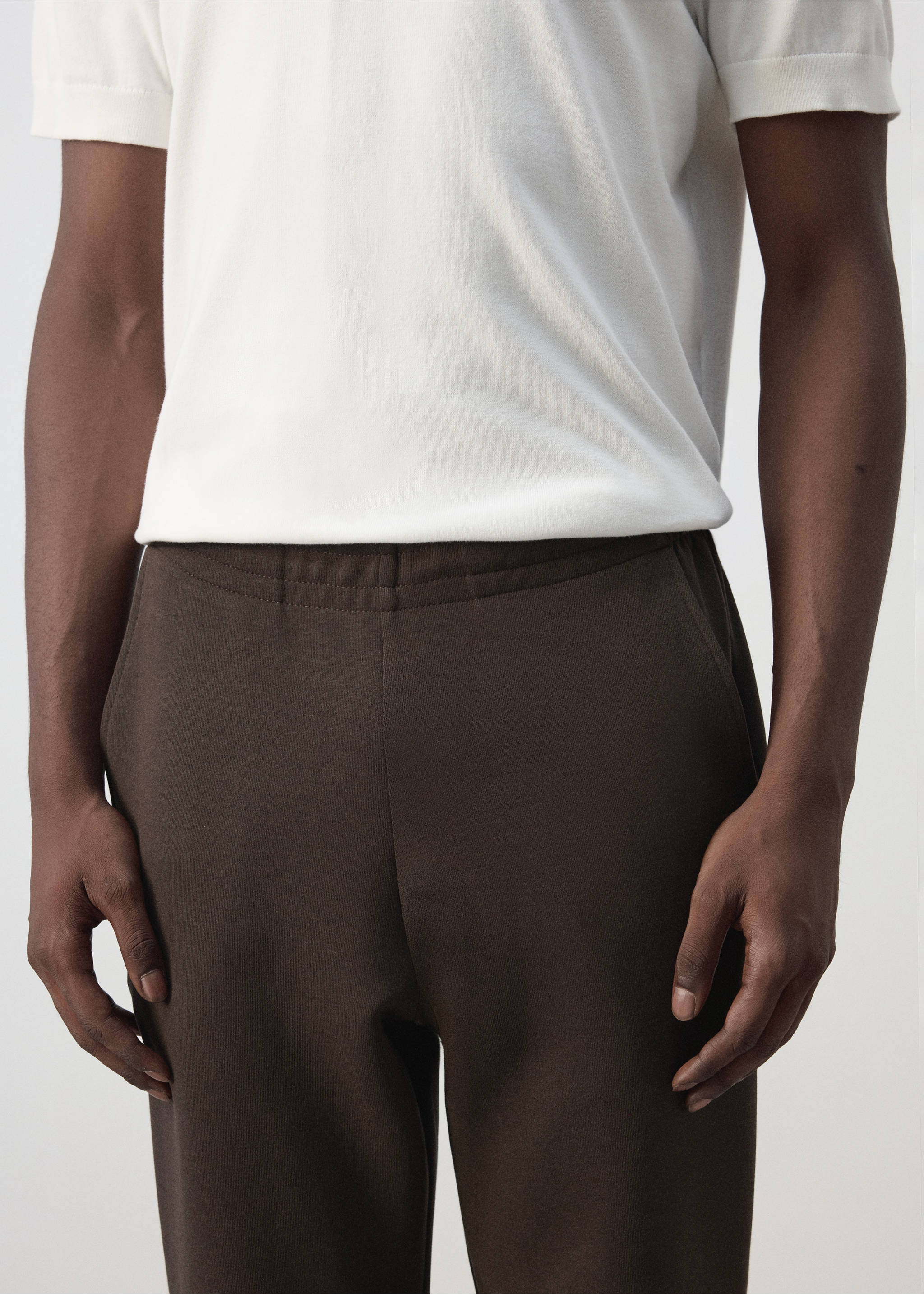 Cotton joggers with elastic waist - Details of the article 1, Brown. Ref: 37075998-00.