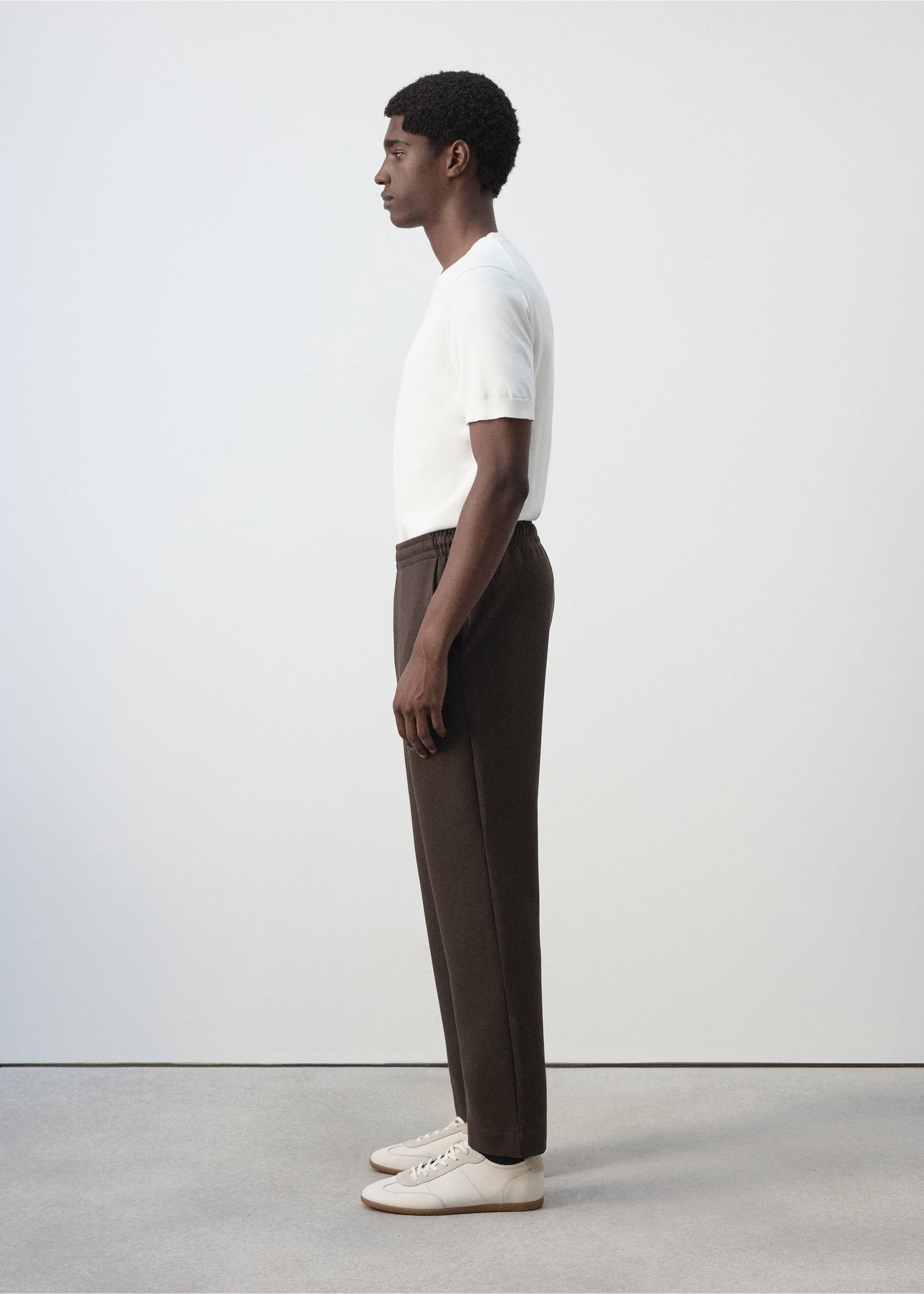 Cotton joggers with elastic waist - Details of the article 2, Brown. Ref: 37075998-00.
