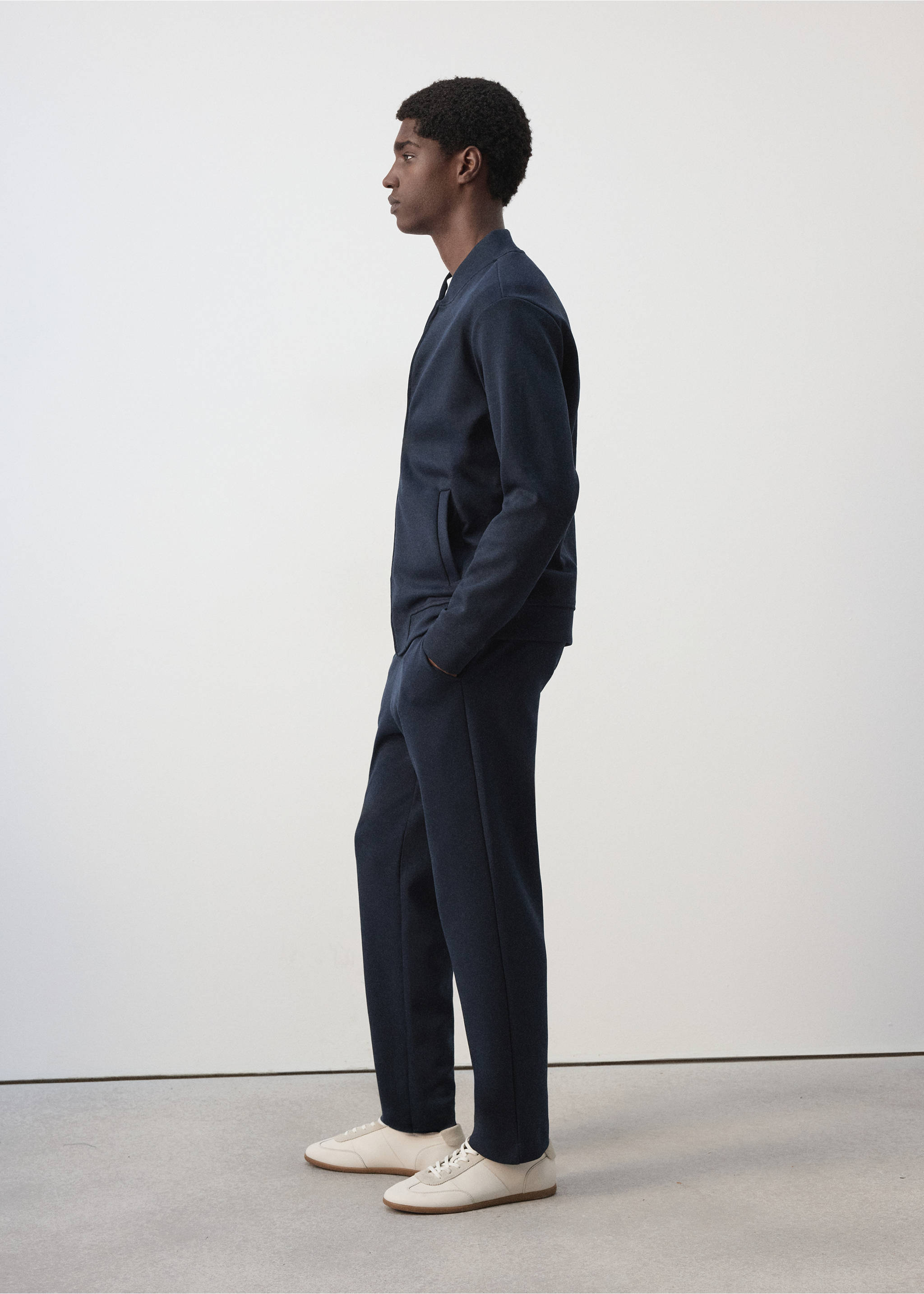 Cotton joggers with elastic waist - Details of the article 2, Night Blue. Ref: 37075998-00.