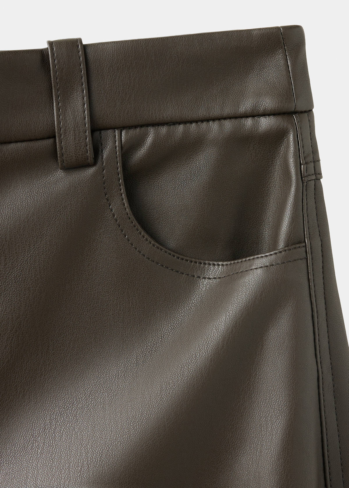 Balloon trousers in faux leather — Khaki