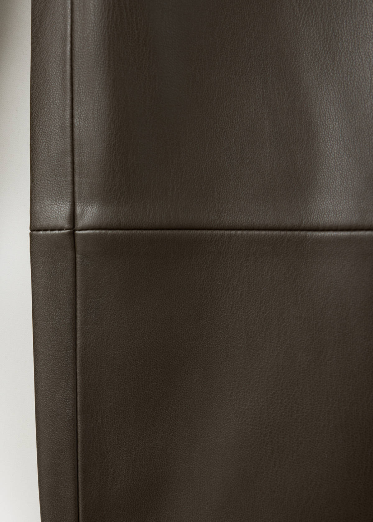 Balloon trousers in faux leather — Khaki