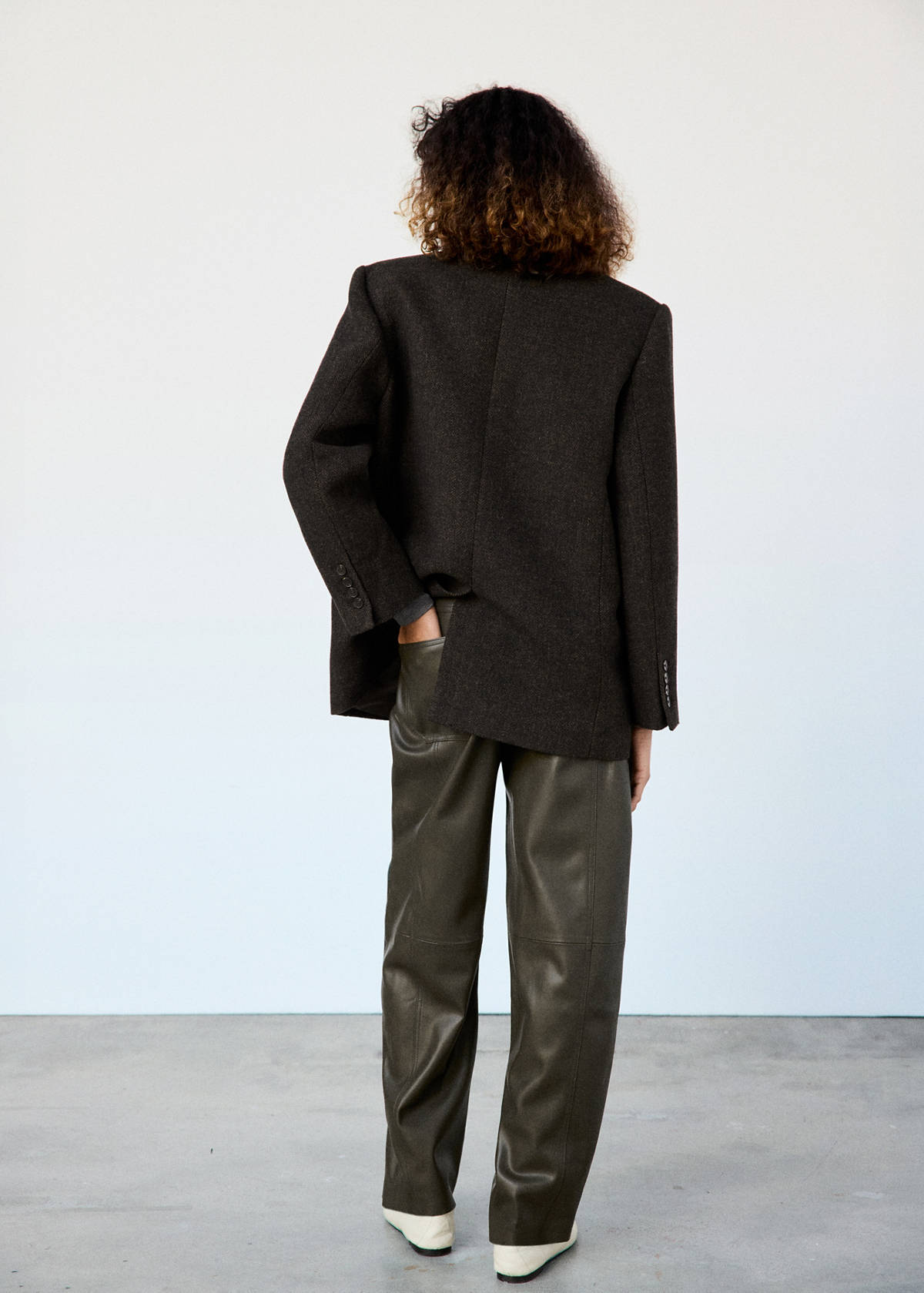 Balloon trousers in faux leather — Khaki