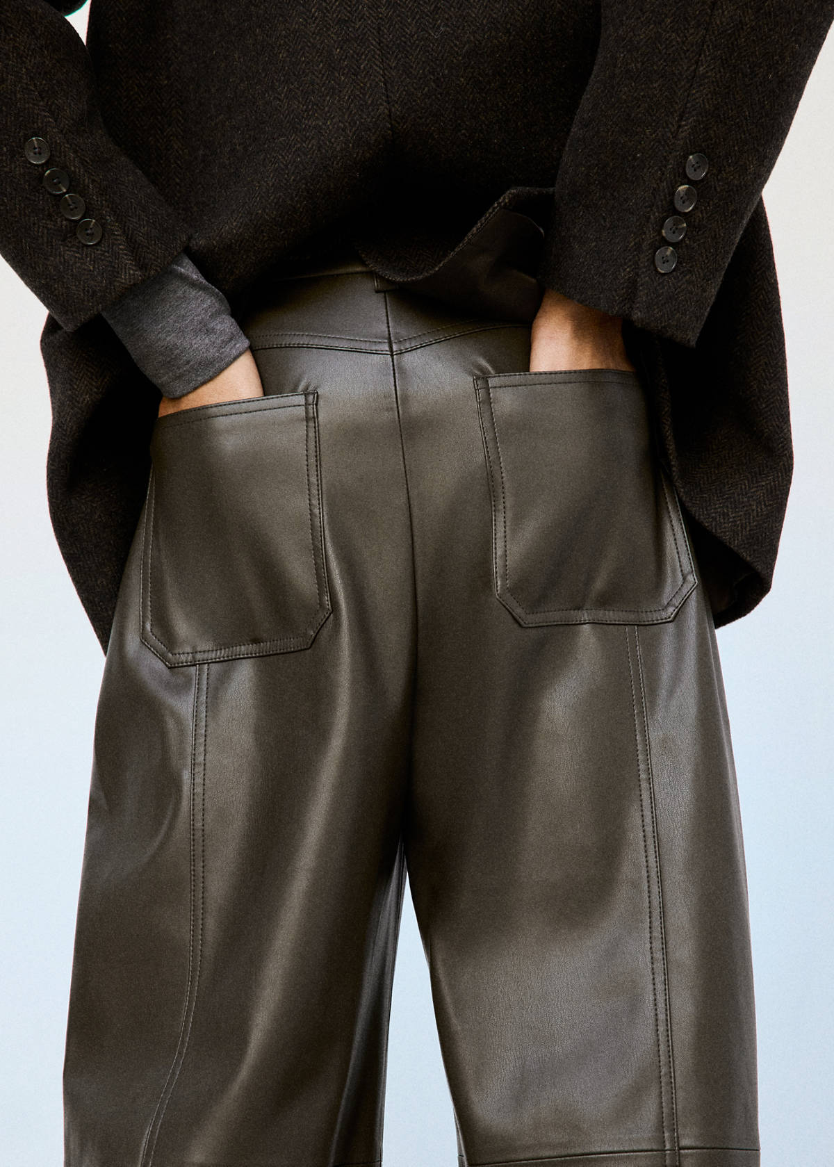 Balloon trousers in faux leather — Khaki