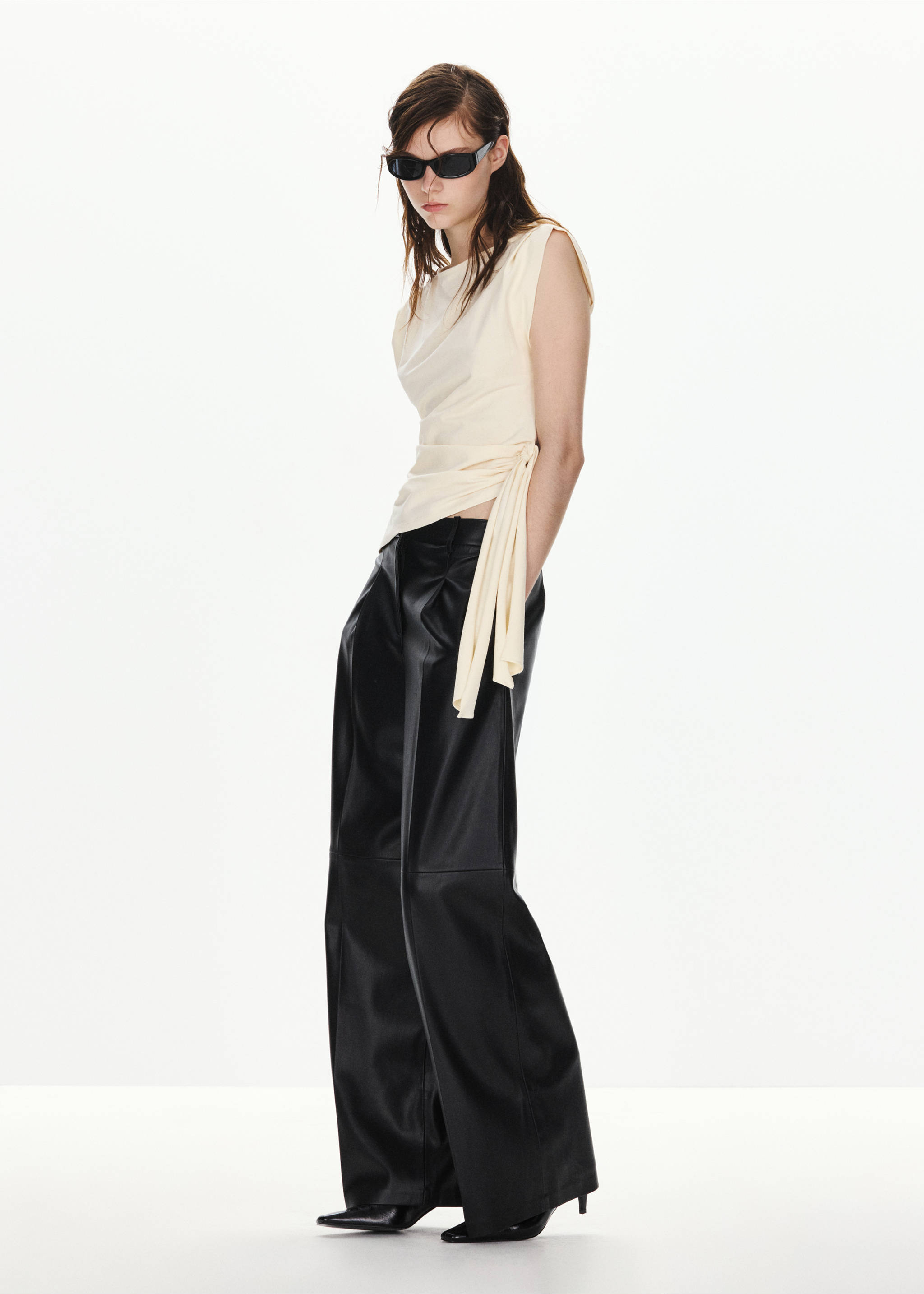 Asymmetrical laced top - General plane, Ecru. Ref: 37076010-00.