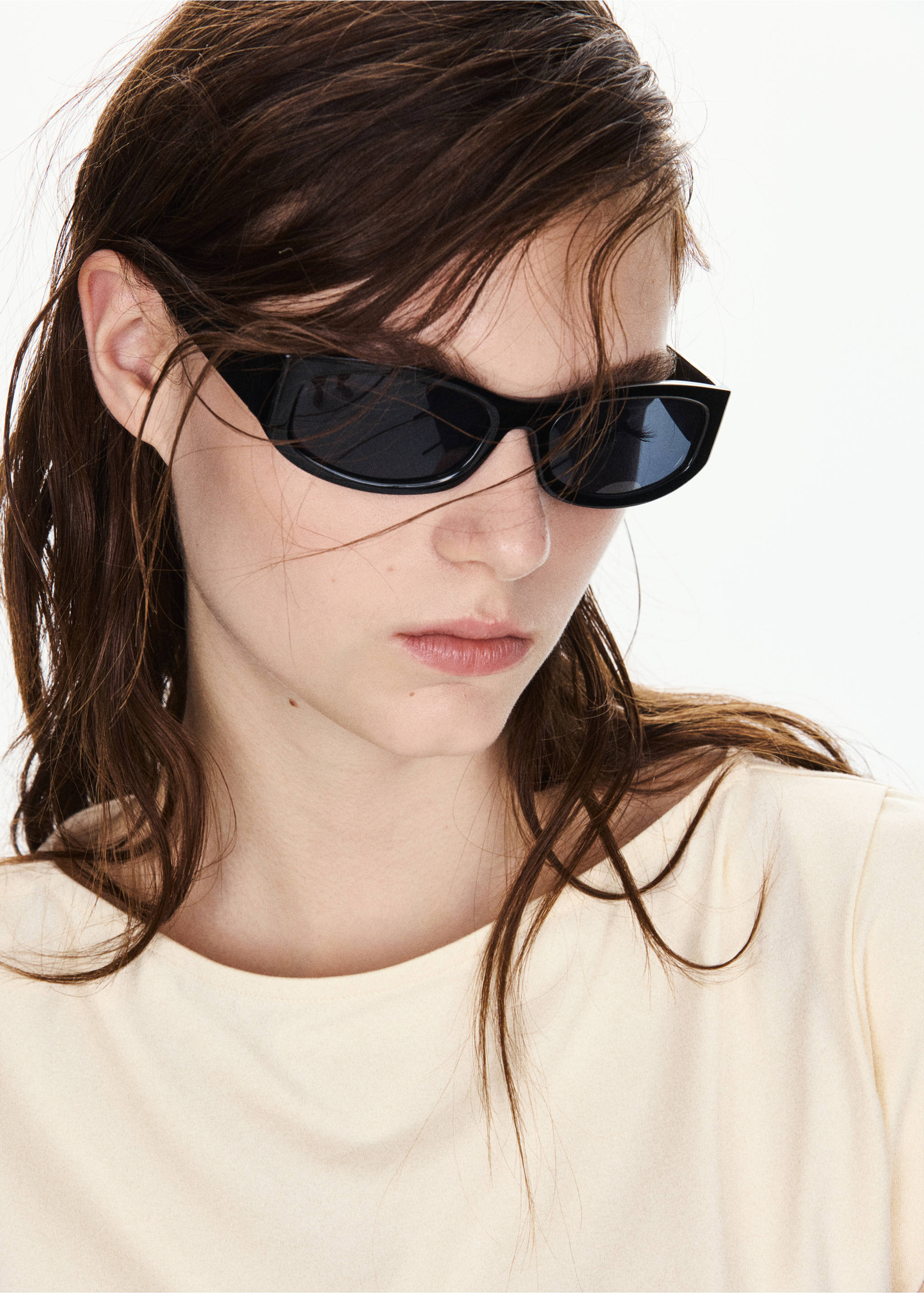 Asymmetrical laced top - Details of the article 1, Ecru. Ref: 37076010-00.