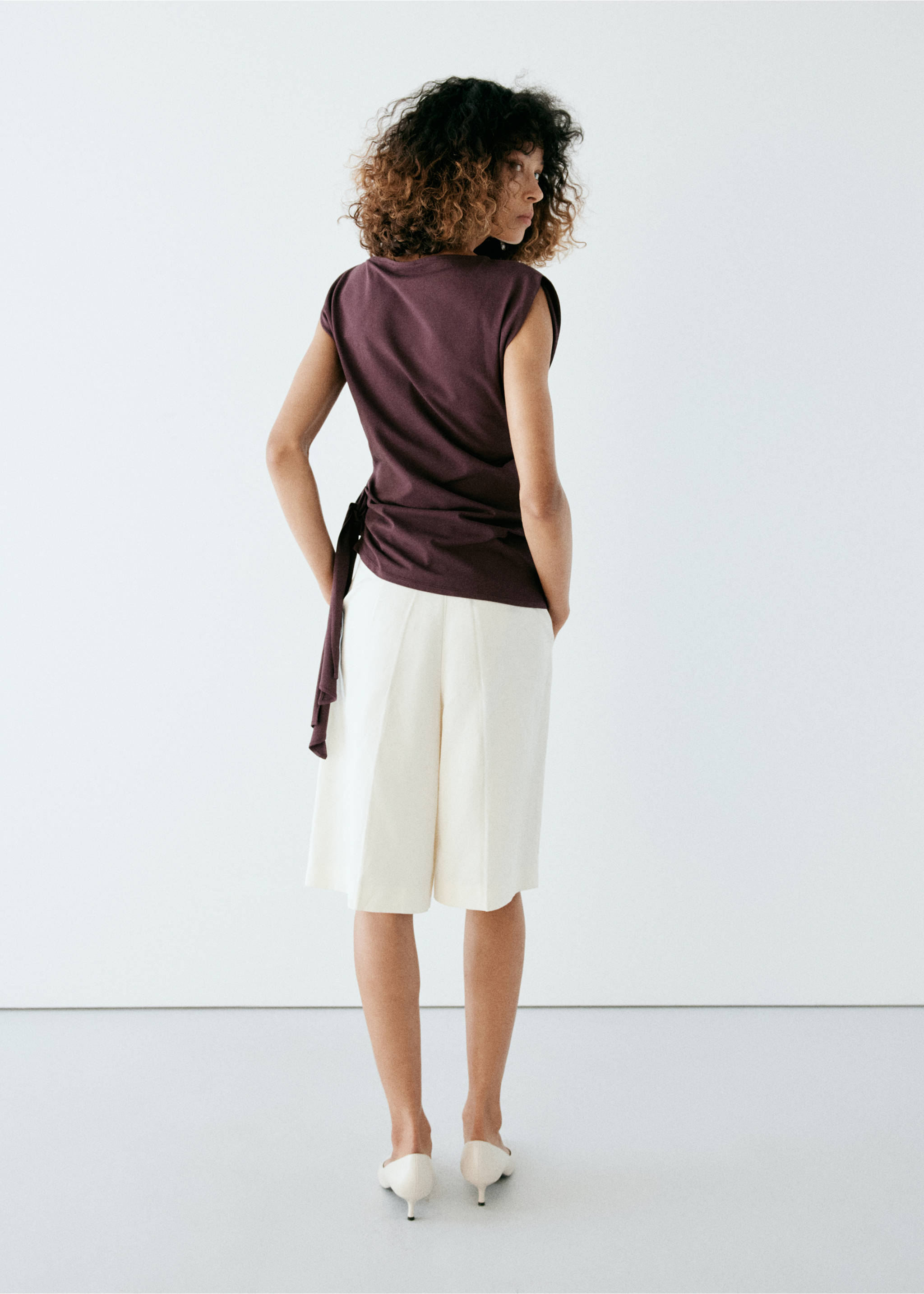 Asymmetrical laced top - Reverse of the article, Wine. Ref: 37076010-00.