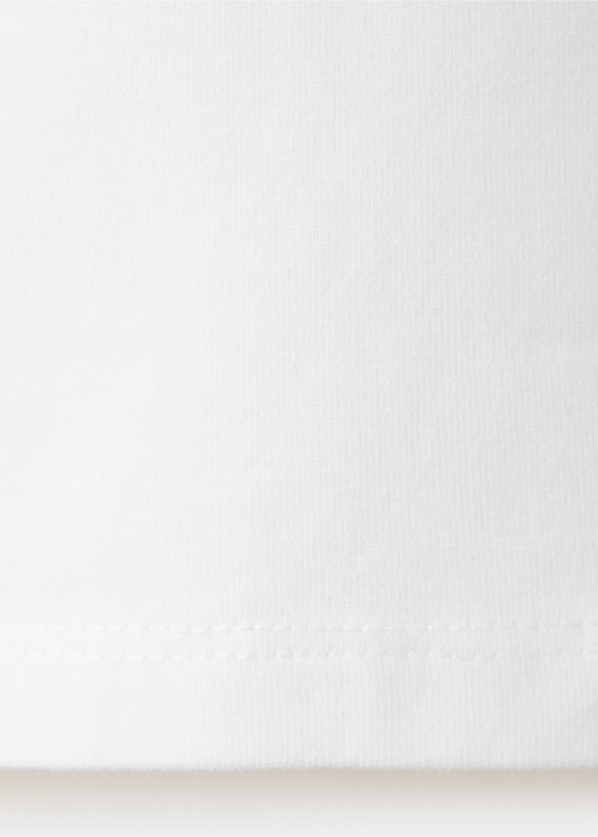 Baumwoll-T-Shirt mit Rollkragen - Detail des Artikels 0, Cremeweiß. Ref: 37076323-00.