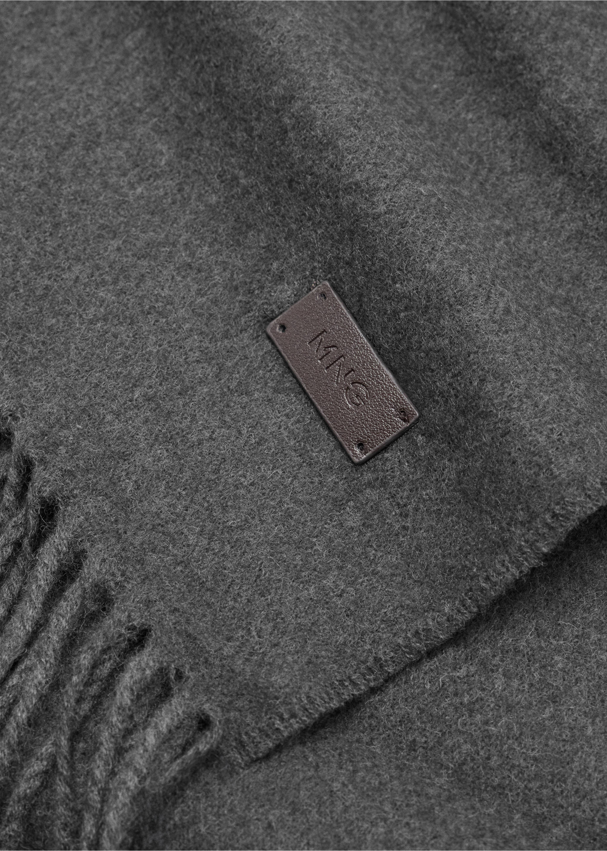 Écharpe unie à franges - Détail de l'article 1, Gris. Ref: 37076327-00.