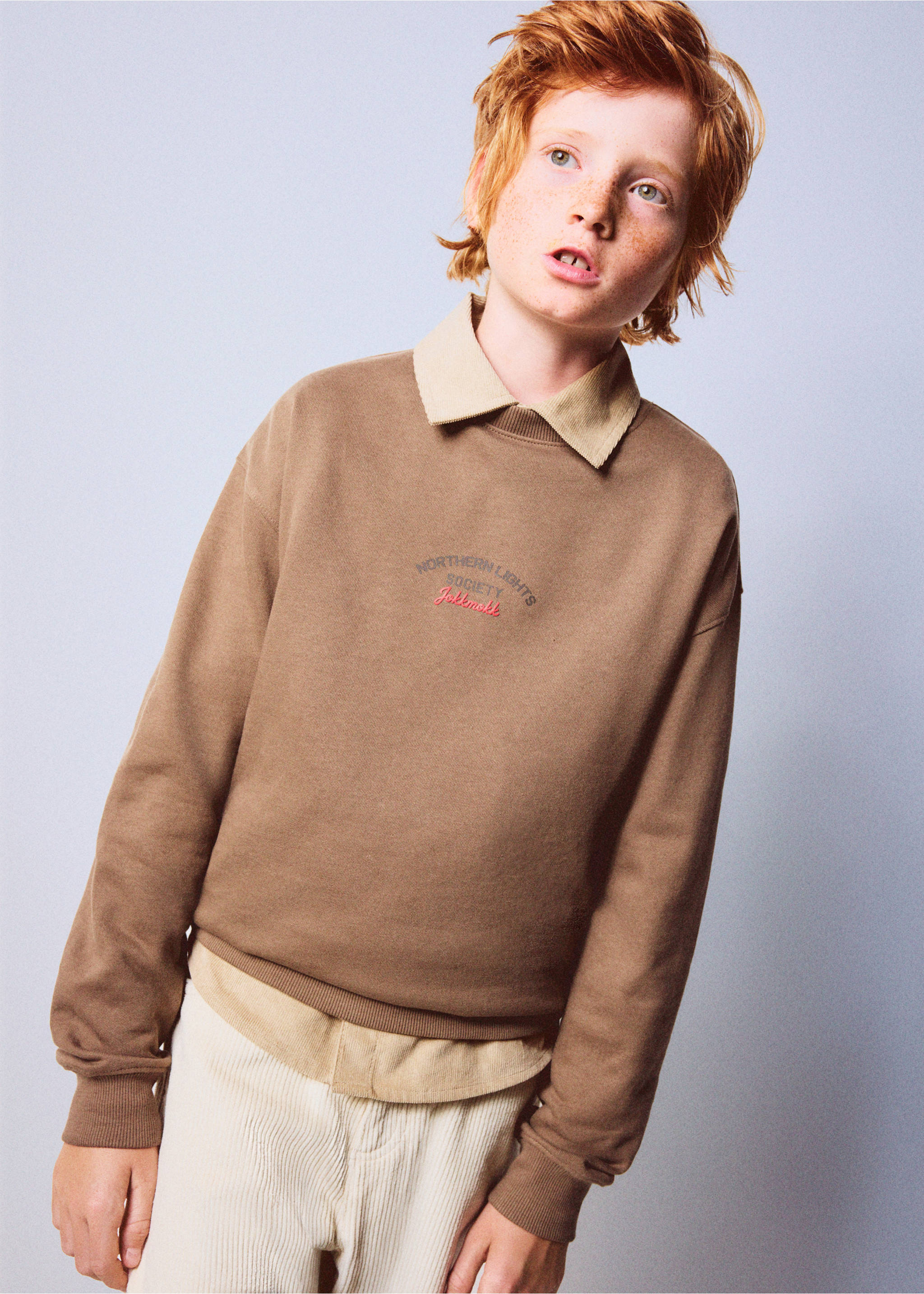 Sweat oversize inscription imprimée - Plan moyen, Café. Ref: 37076328-00.