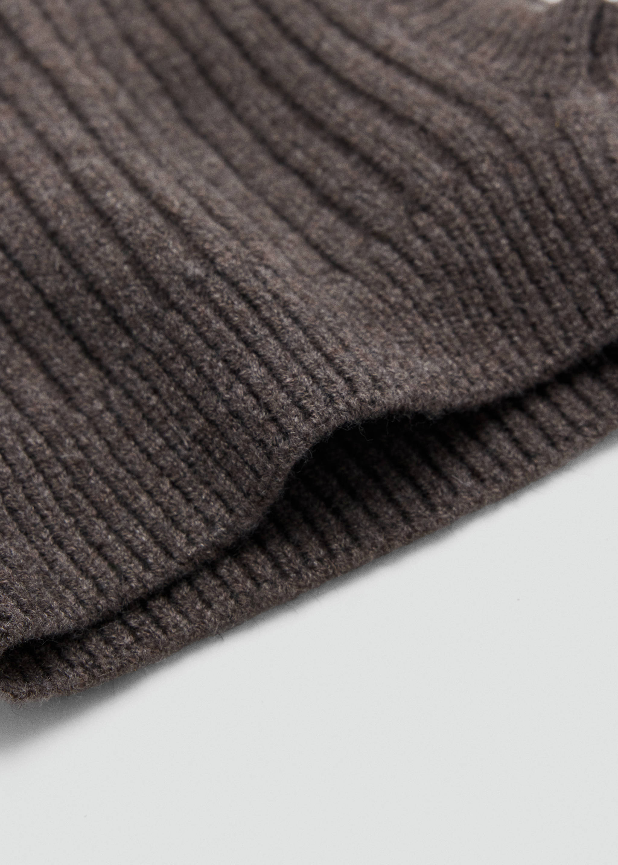 Plain knitted beanie - Medium plane