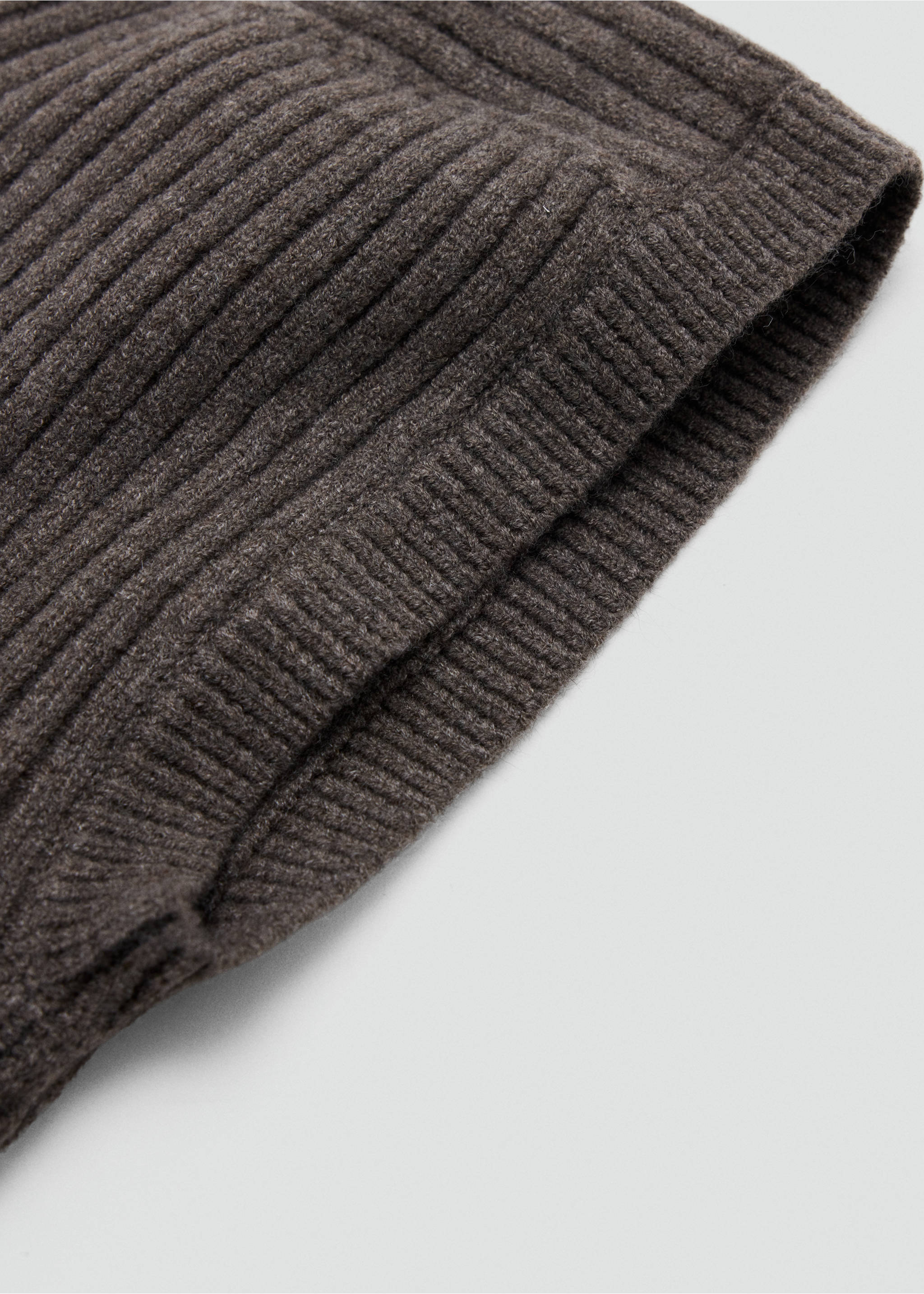 Plain knitted beanie - Details of the article 1, Brown. Ref: 37076333-00.
